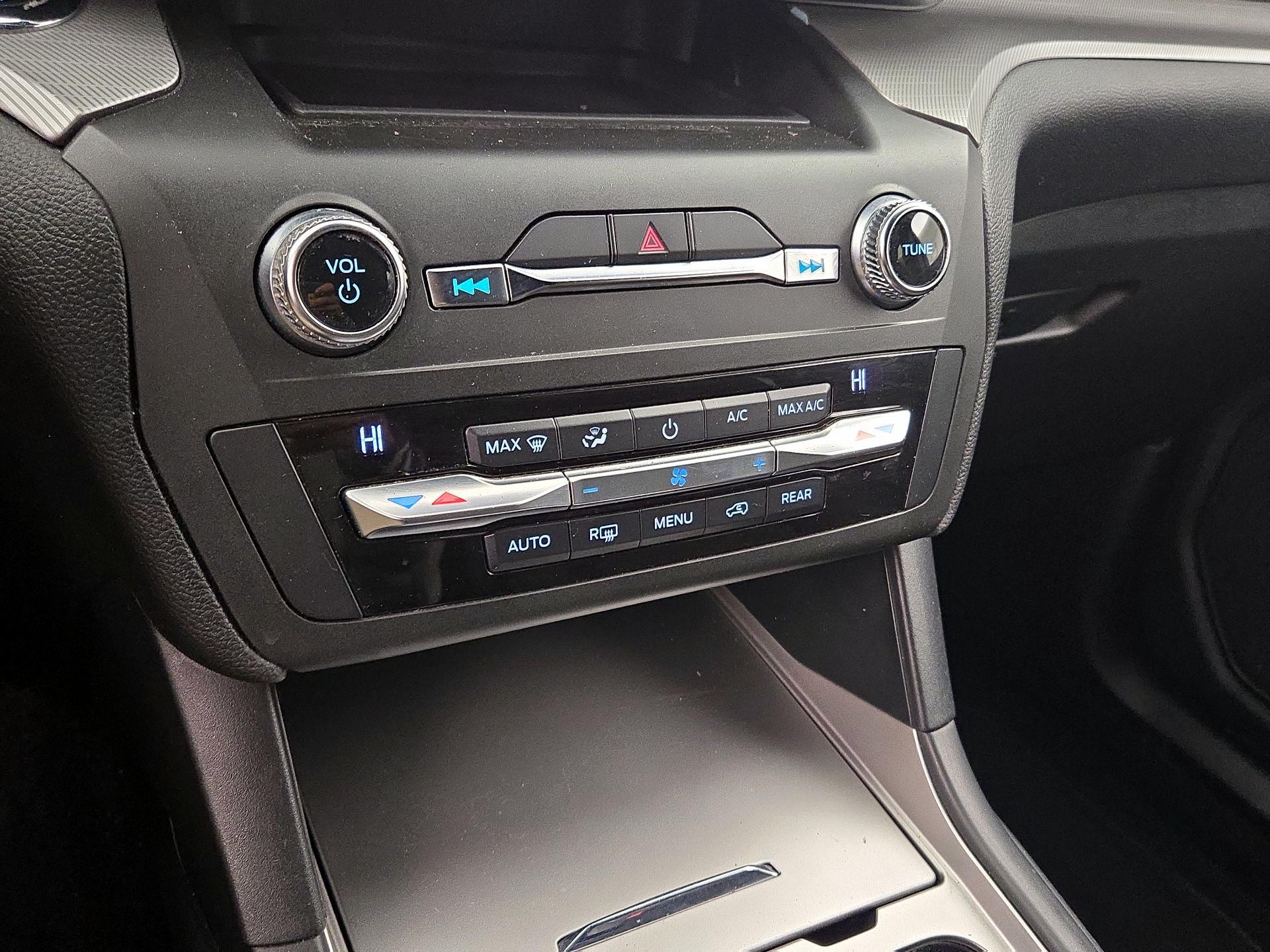 Thumbnail: 2020 Ford Explorer - 16