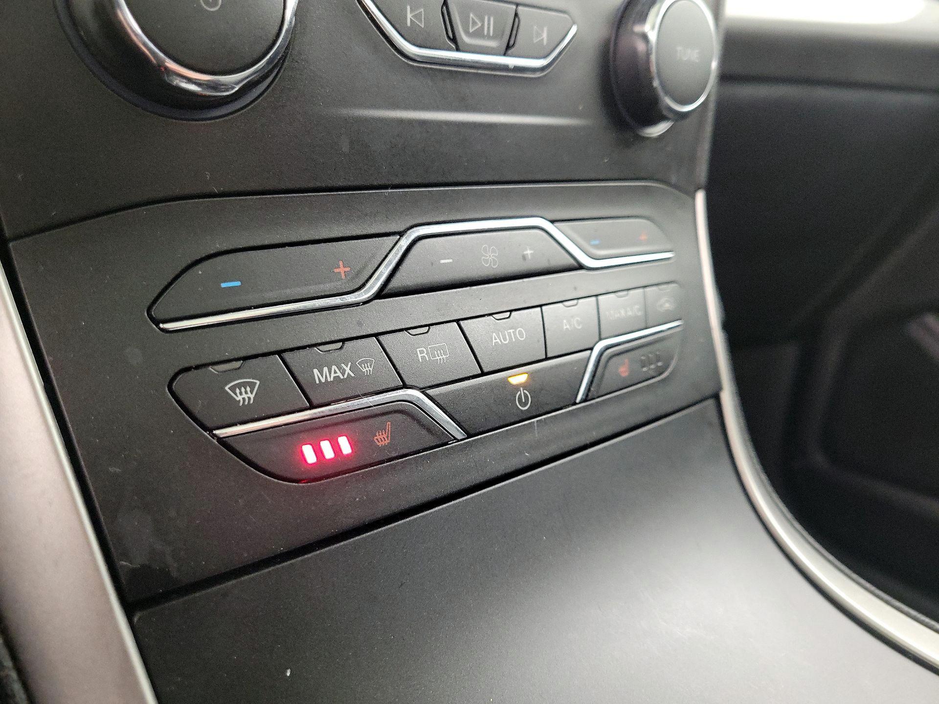 Thumbnail: 2020 Ford Edge - 17