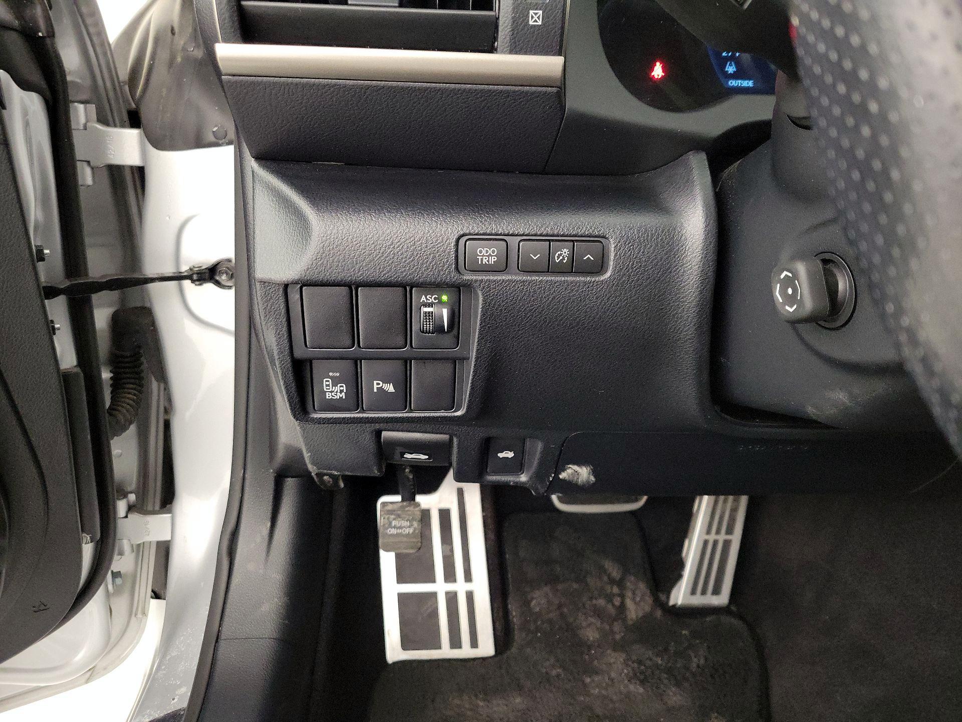 Thumbnail: 2017 Lexus RC - 13