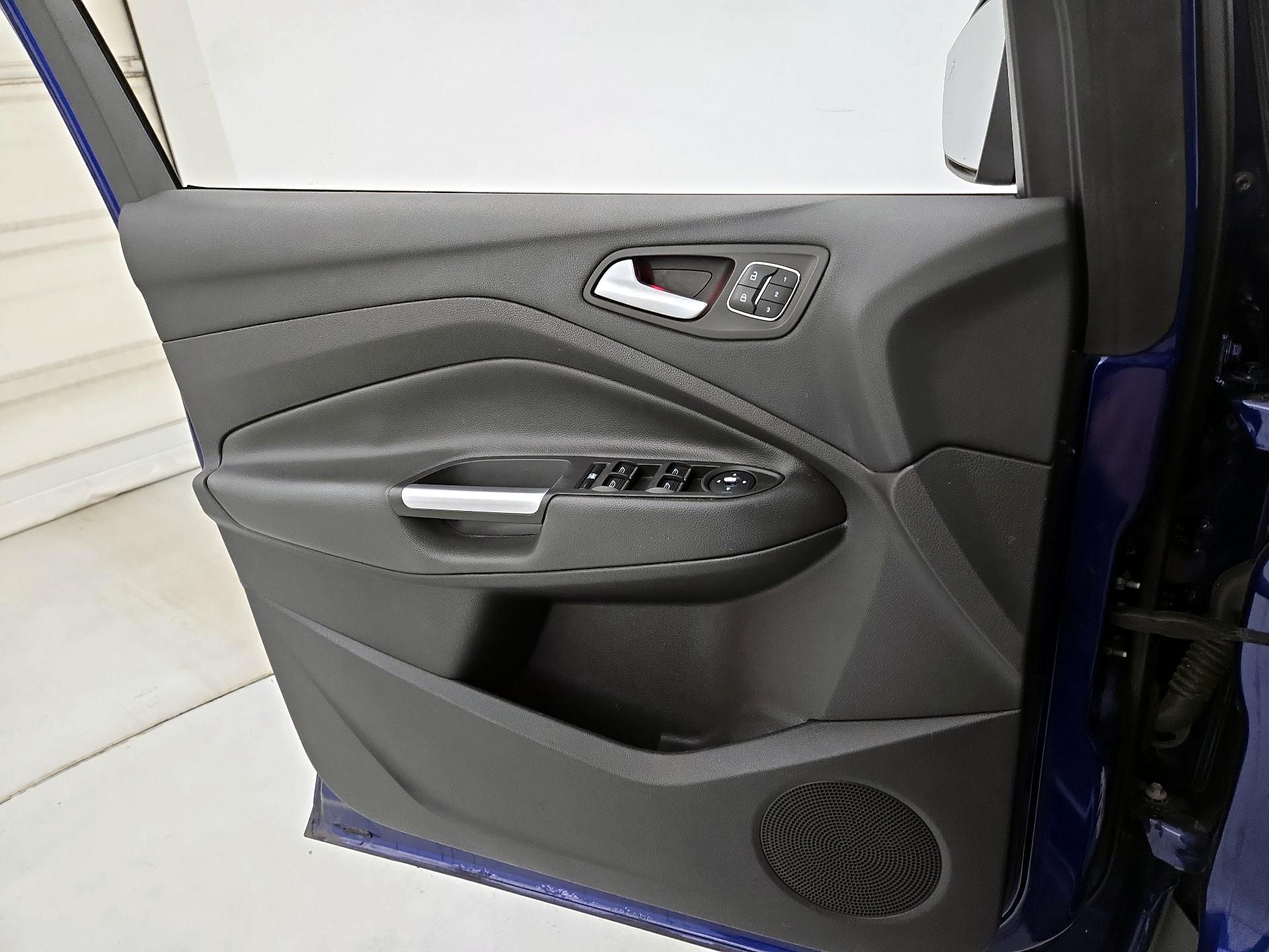 Thumbnail: 2016 Ford Escape - 12