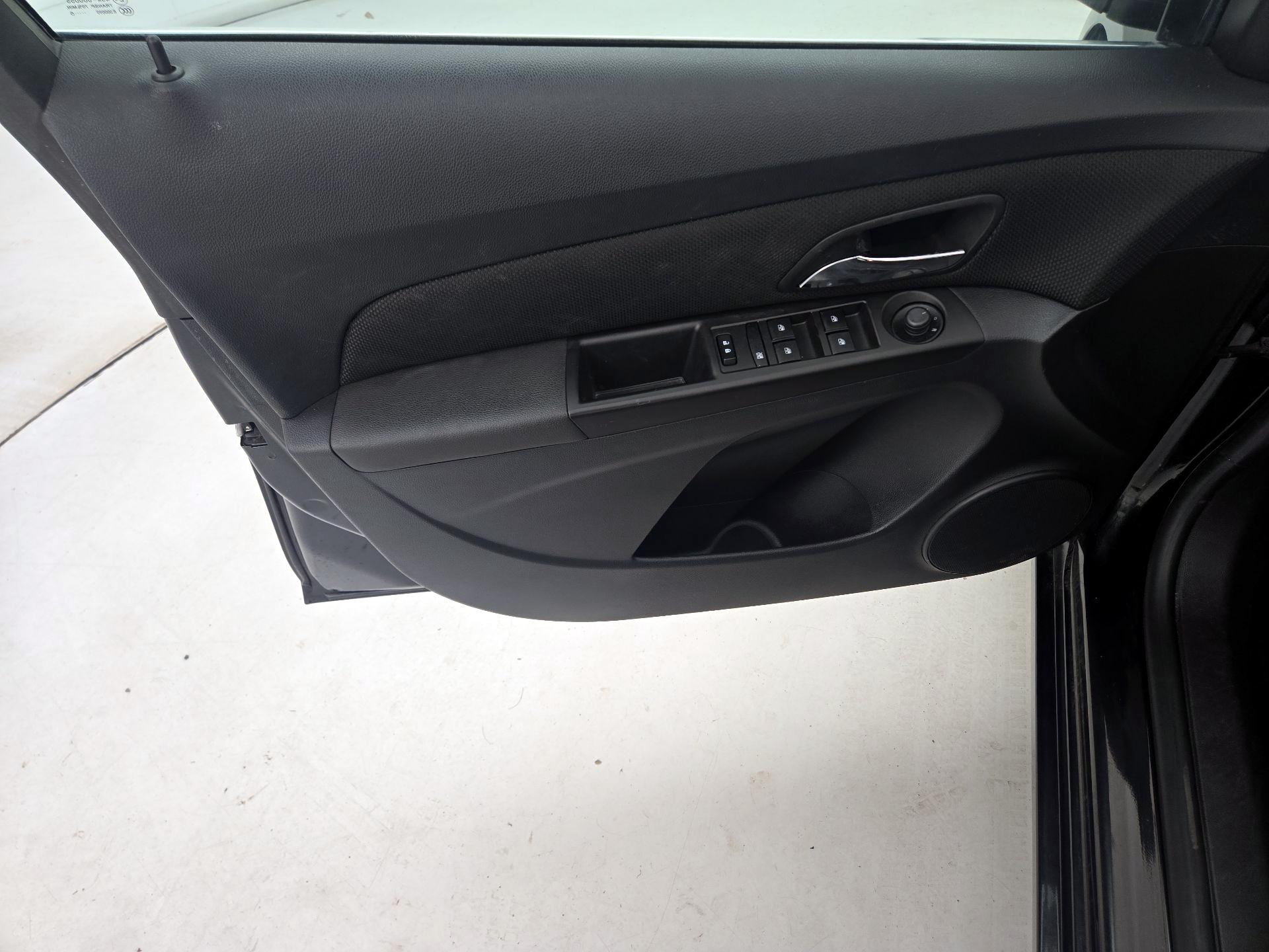 Thumbnail: 2015 Chevrolet Cruze - 12