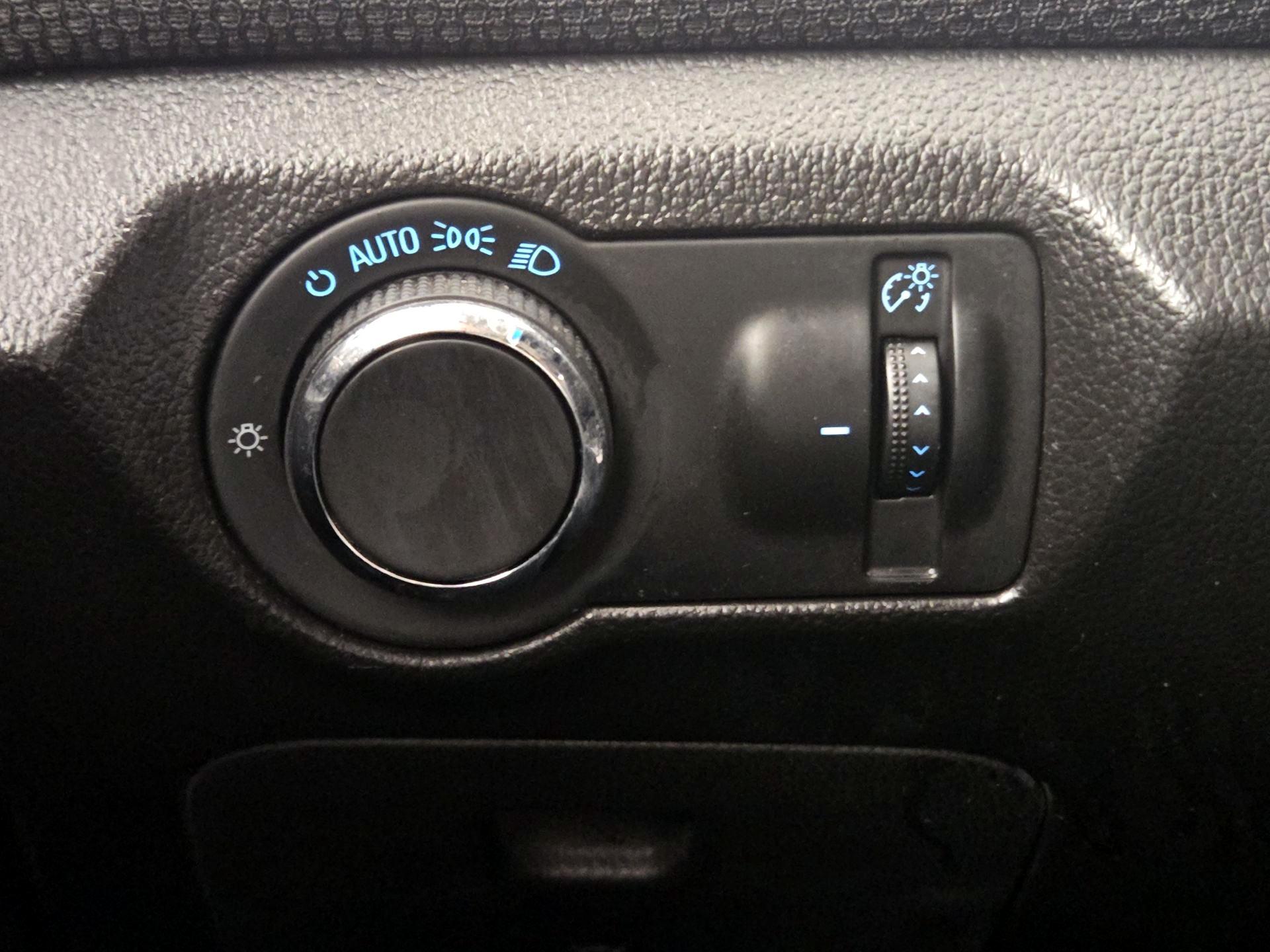 Thumbnail: 2015 Chevrolet Cruze - 13