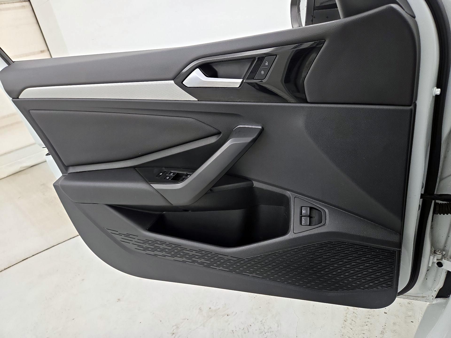 Thumbnail: 2021 Volkswagen Jetta - 12