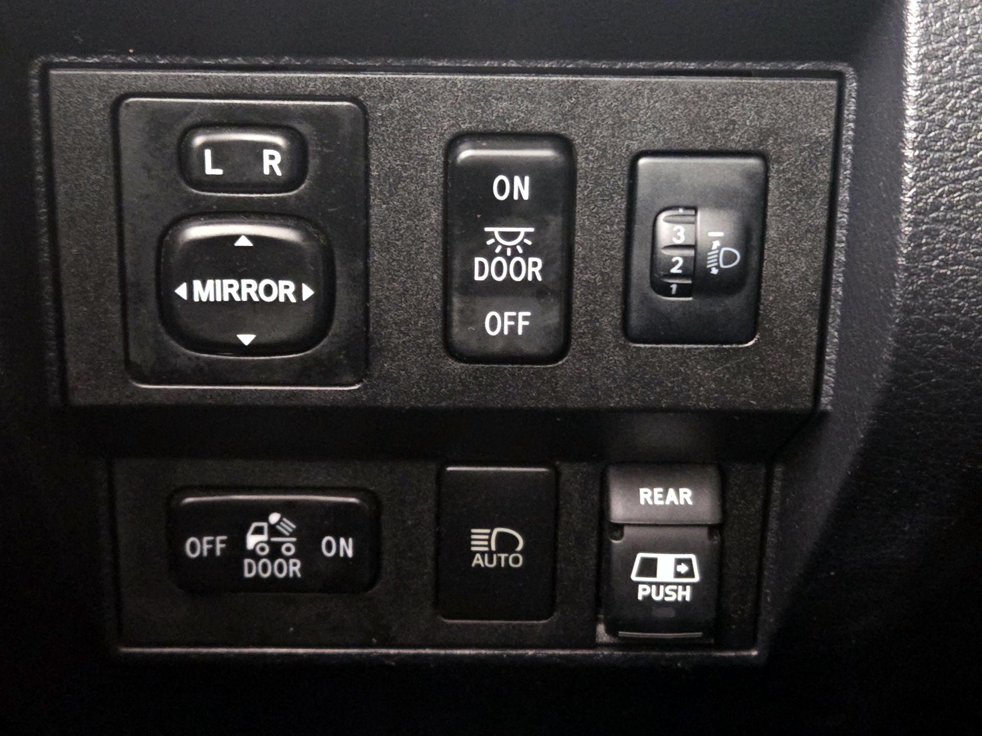 Thumbnail: 2018 Toyota Tundra - 13