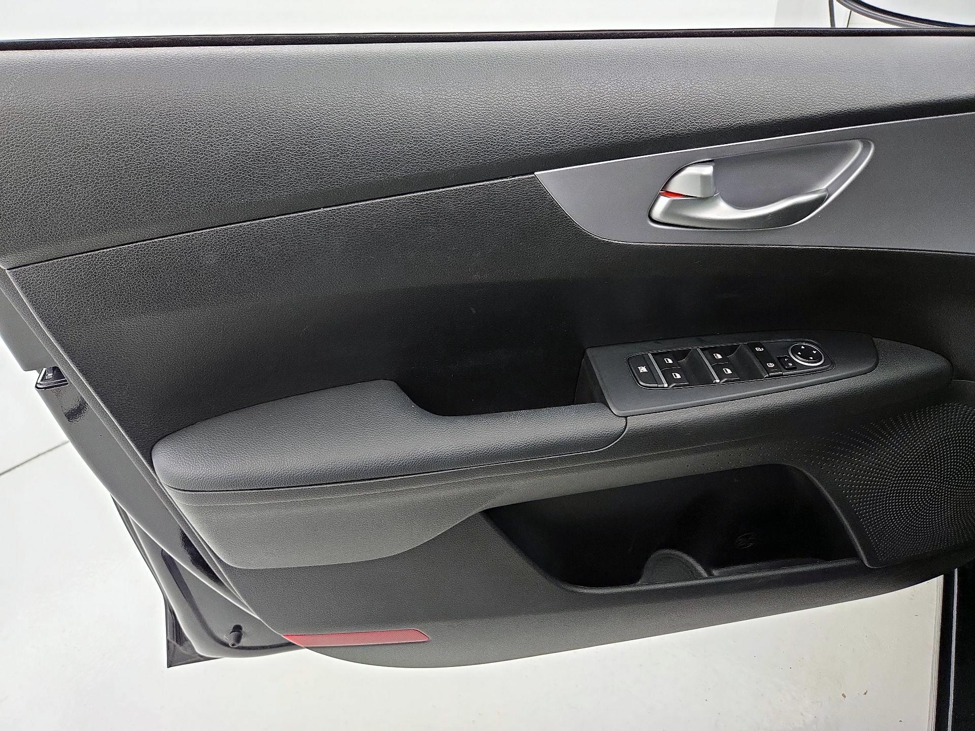 Thumbnail: 2023 Kia Forte - 12