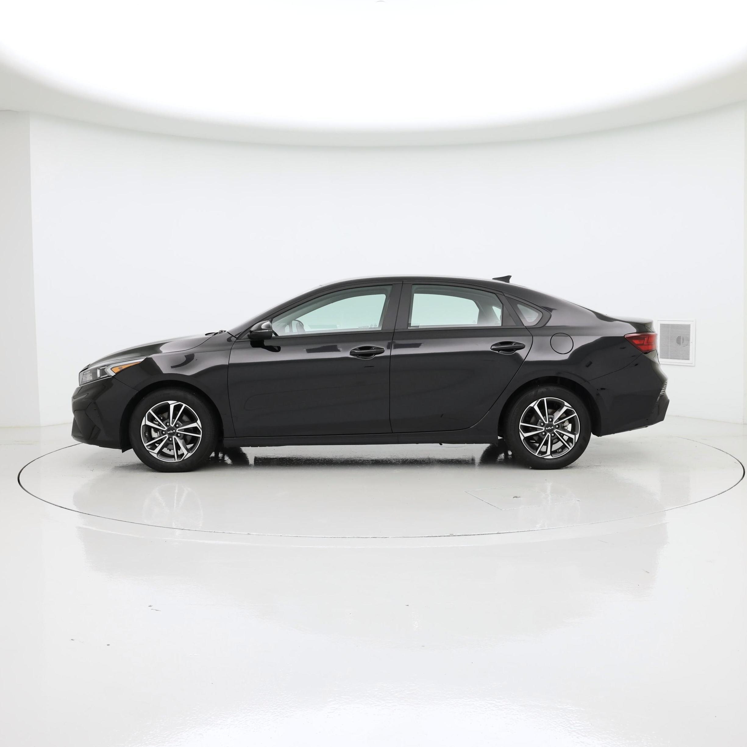 Thumbnail: 2023 Kia Forte - 3