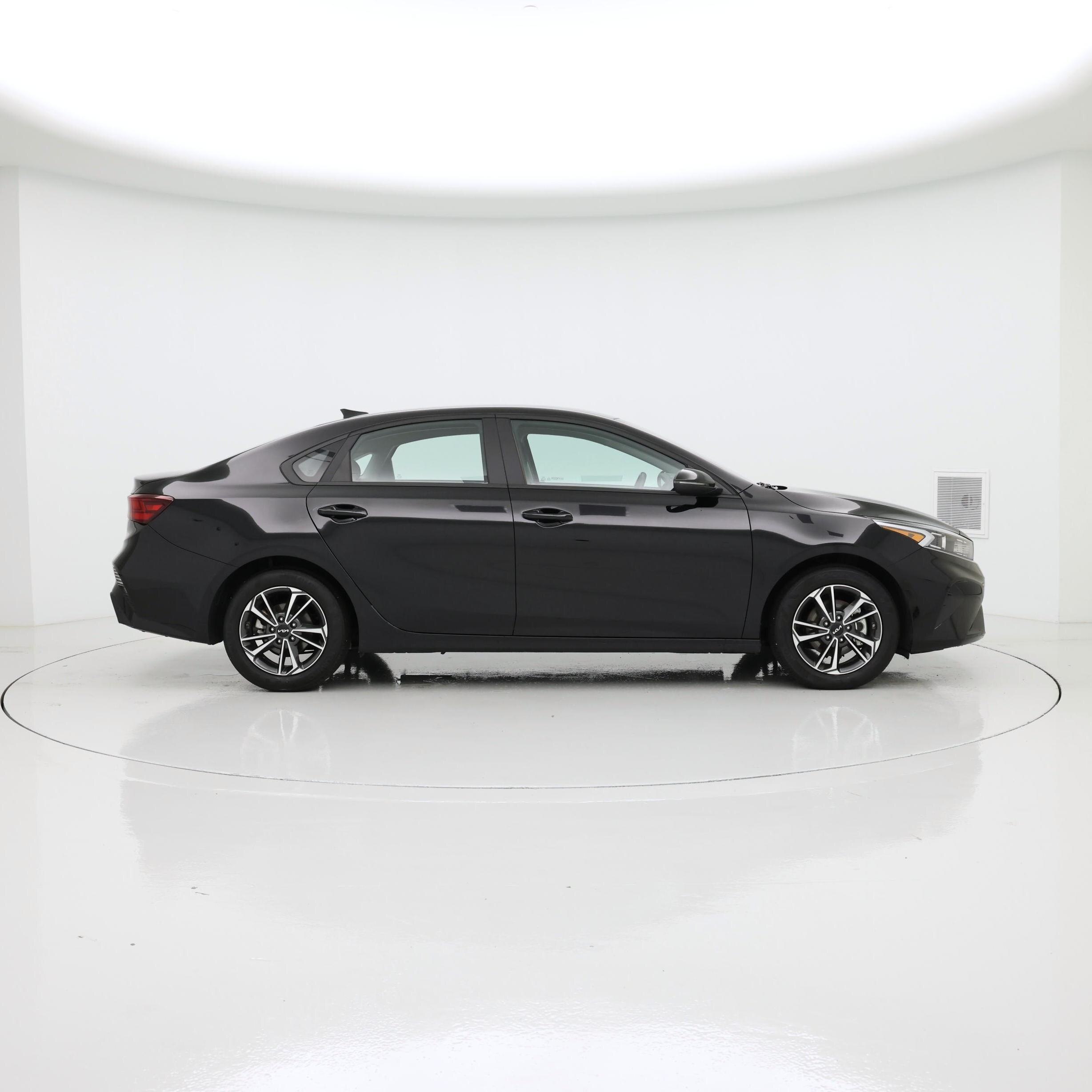 Thumbnail: 2023 Kia Forte - 7