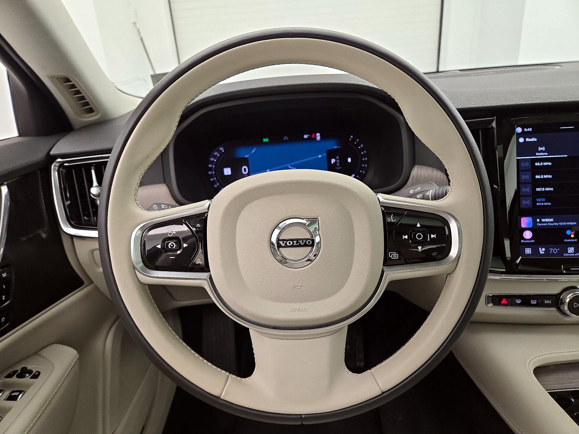 Thumbnail: 2023 Volvo S90 - 10