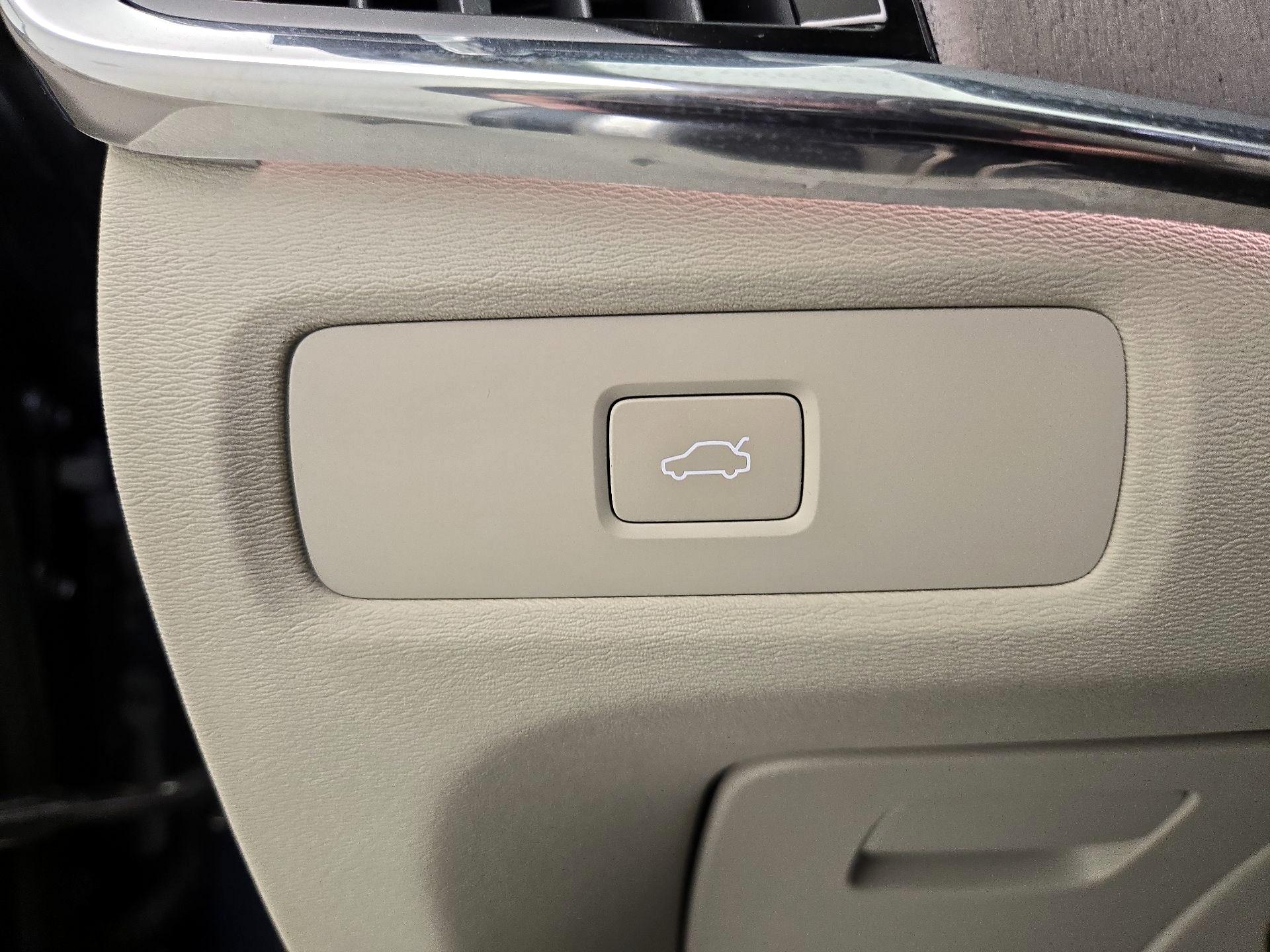 Thumbnail: 2023 Volvo S90 - 13