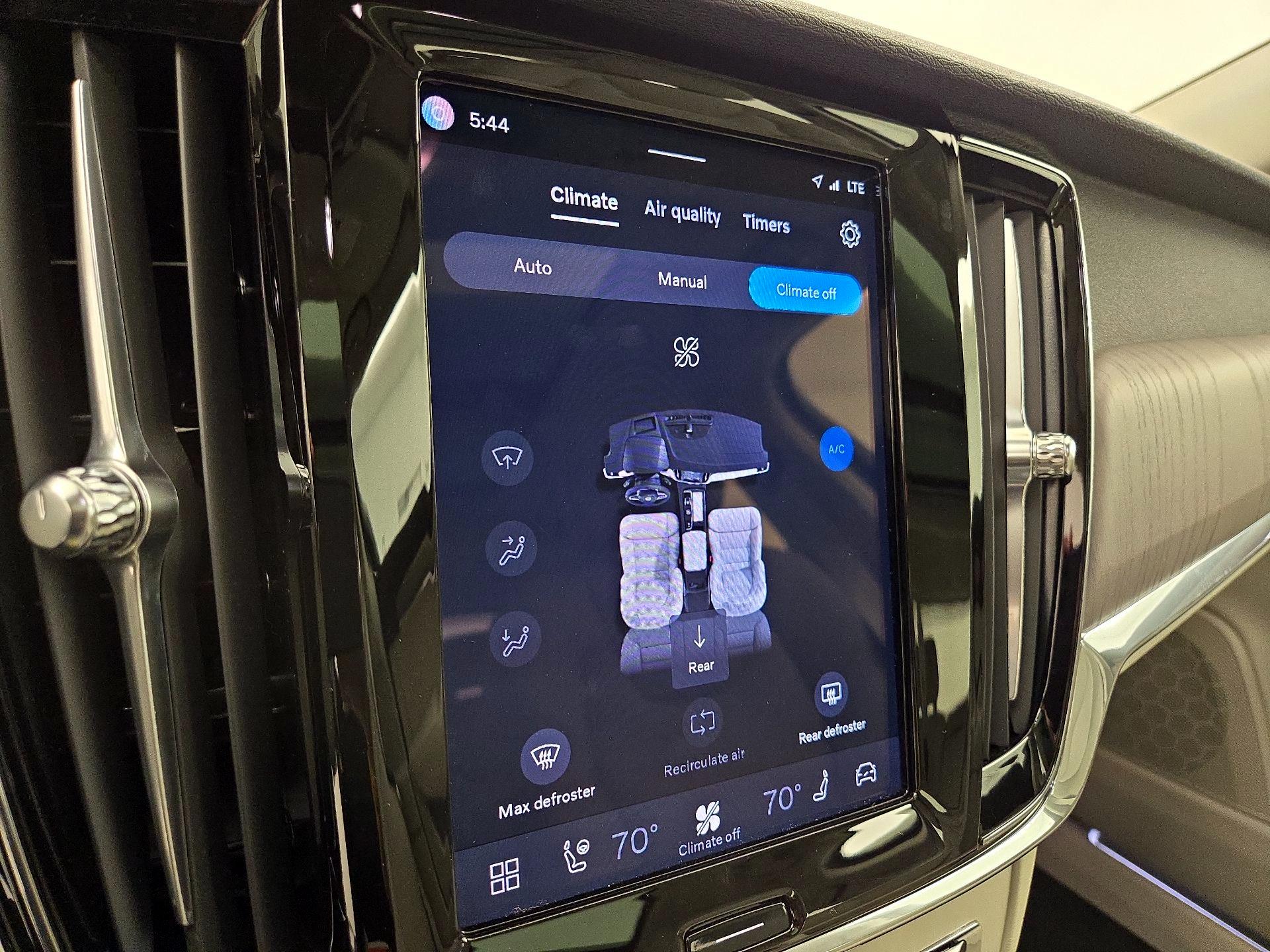 Thumbnail: 2023 Volvo S90 - 17