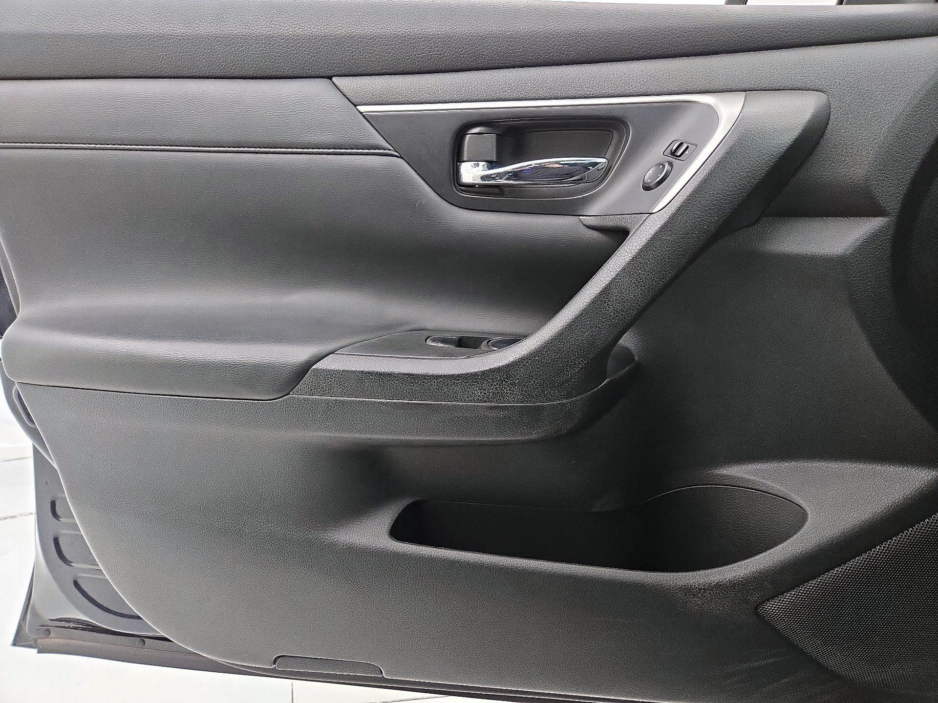 Thumbnail: 2015 Nissan Altima - 12