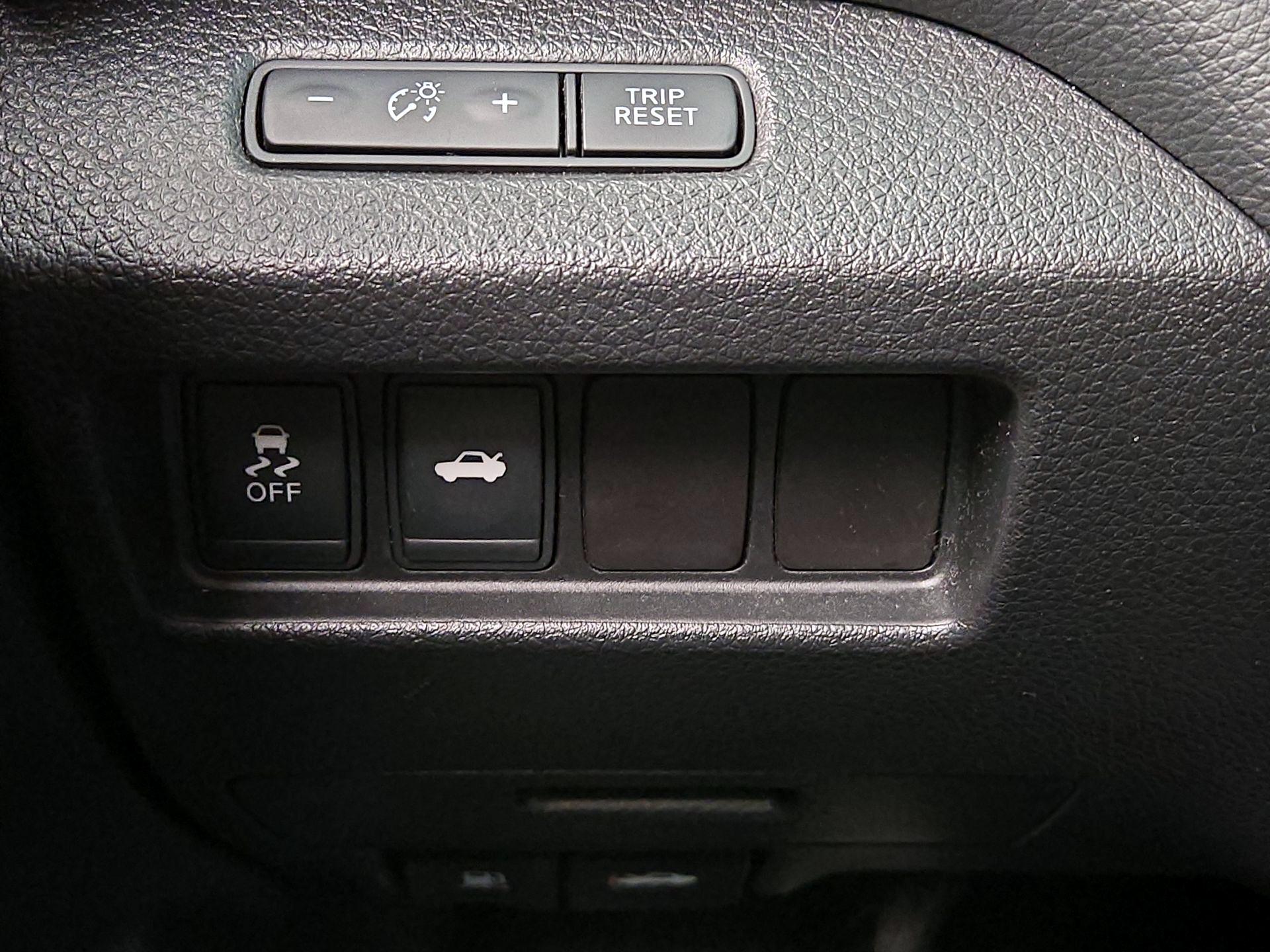 Thumbnail: 2015 Nissan Altima - 13