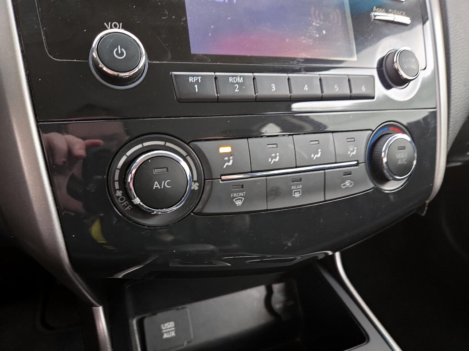 Thumbnail: 2015 Nissan Altima - 16