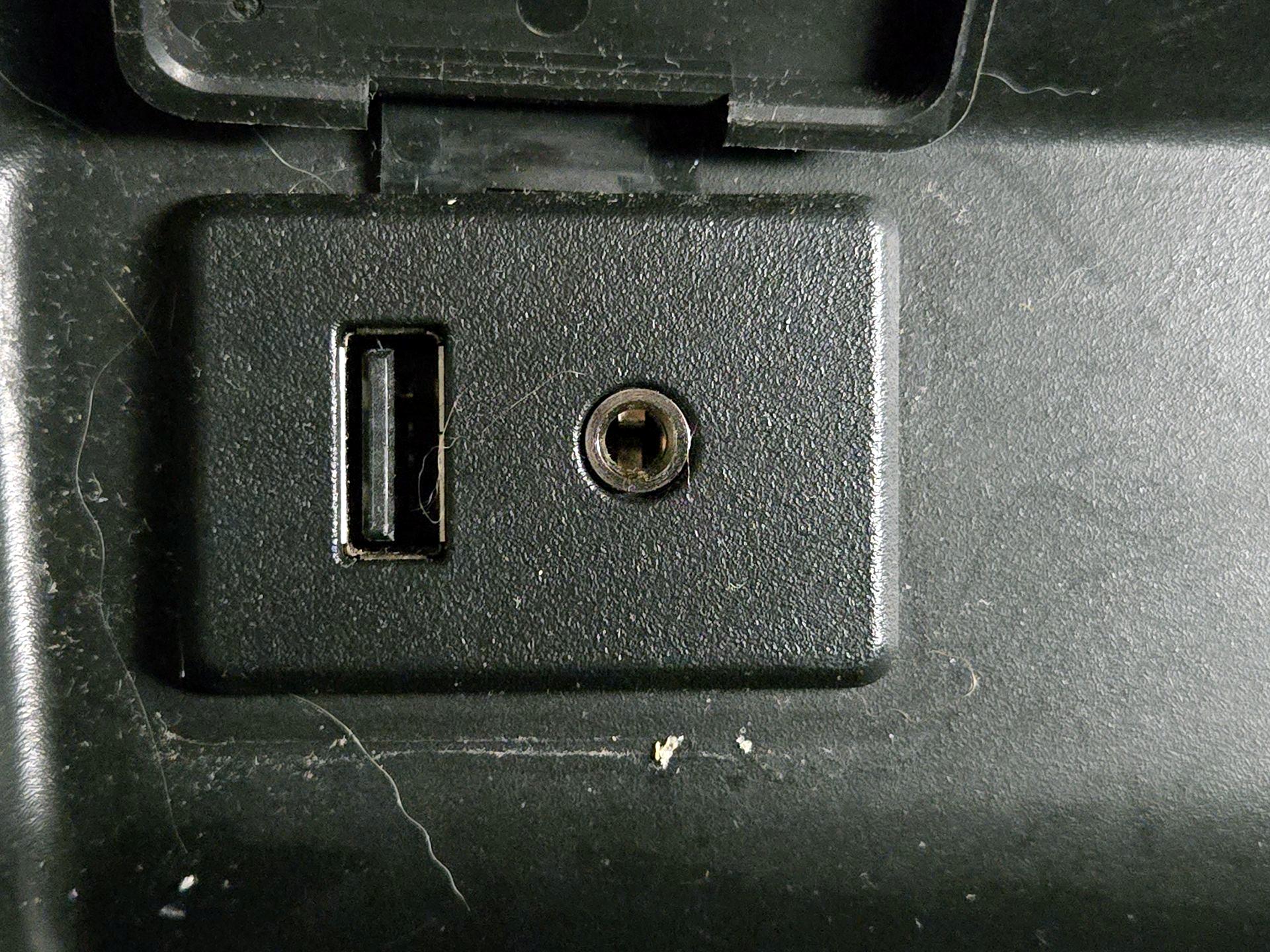 Thumbnail: 2015 Nissan Altima - 18