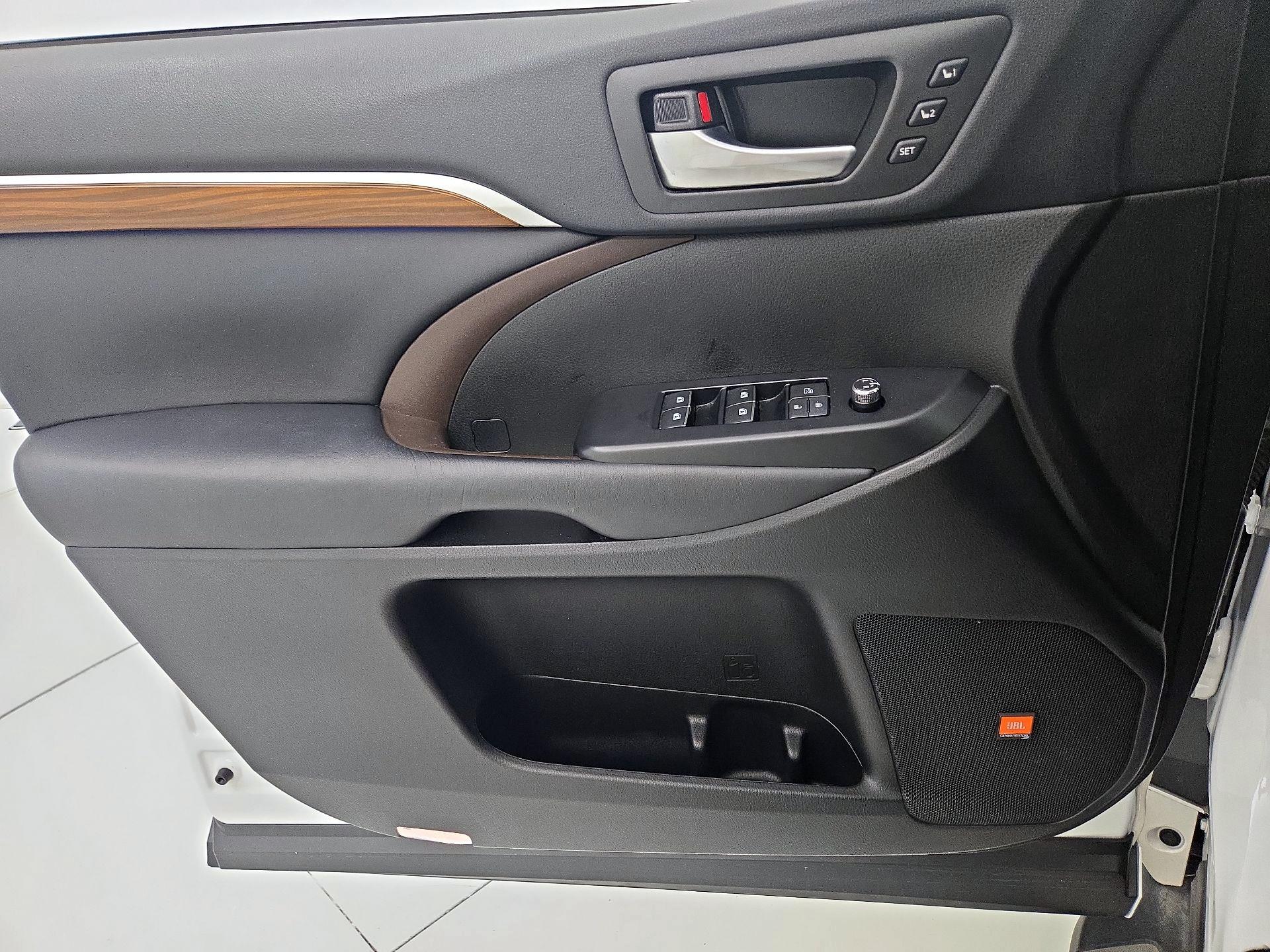 Thumbnail: 2018 Toyota Highlander - 12