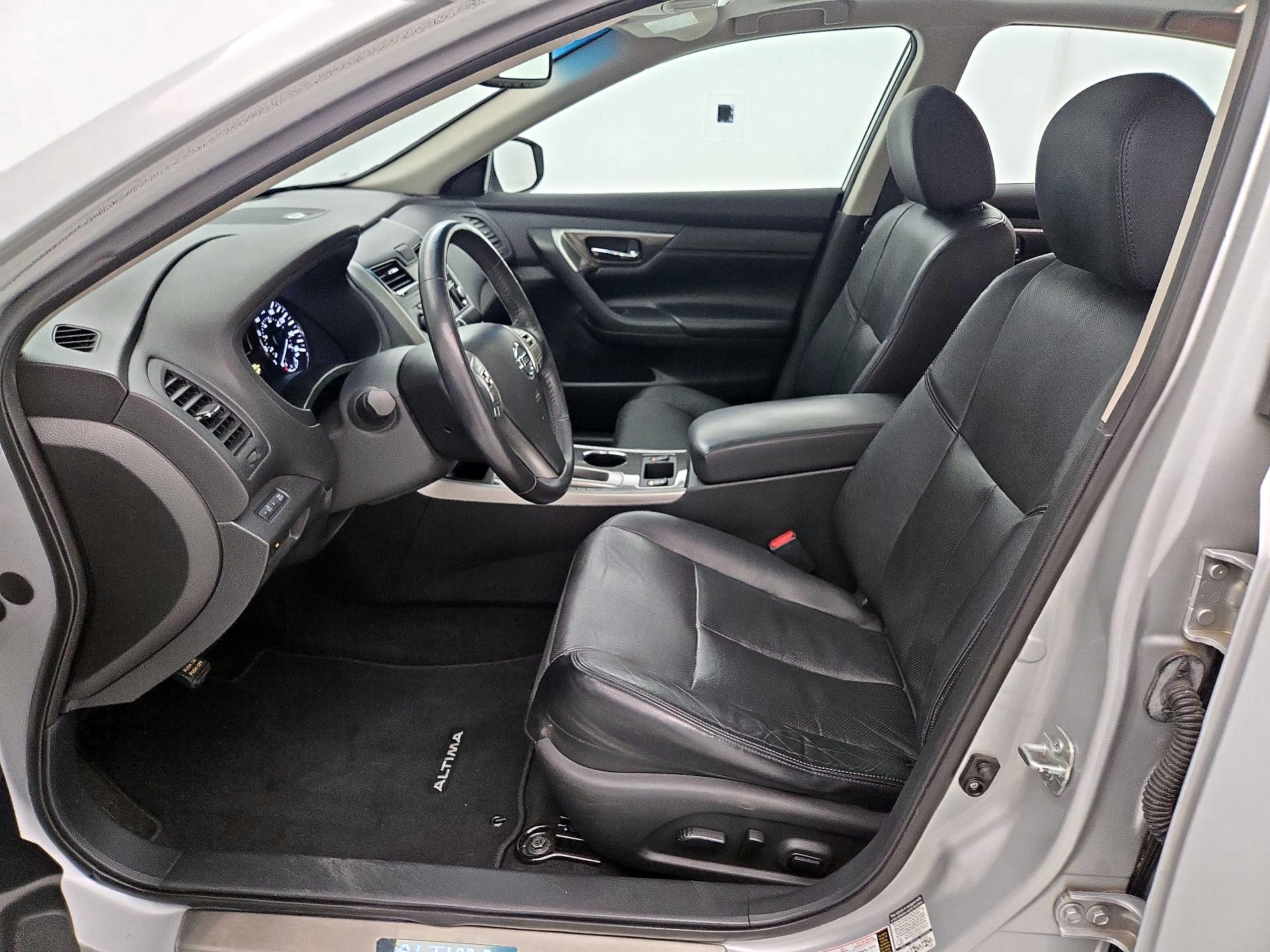 Thumbnail: 2015 Nissan Altima - 11