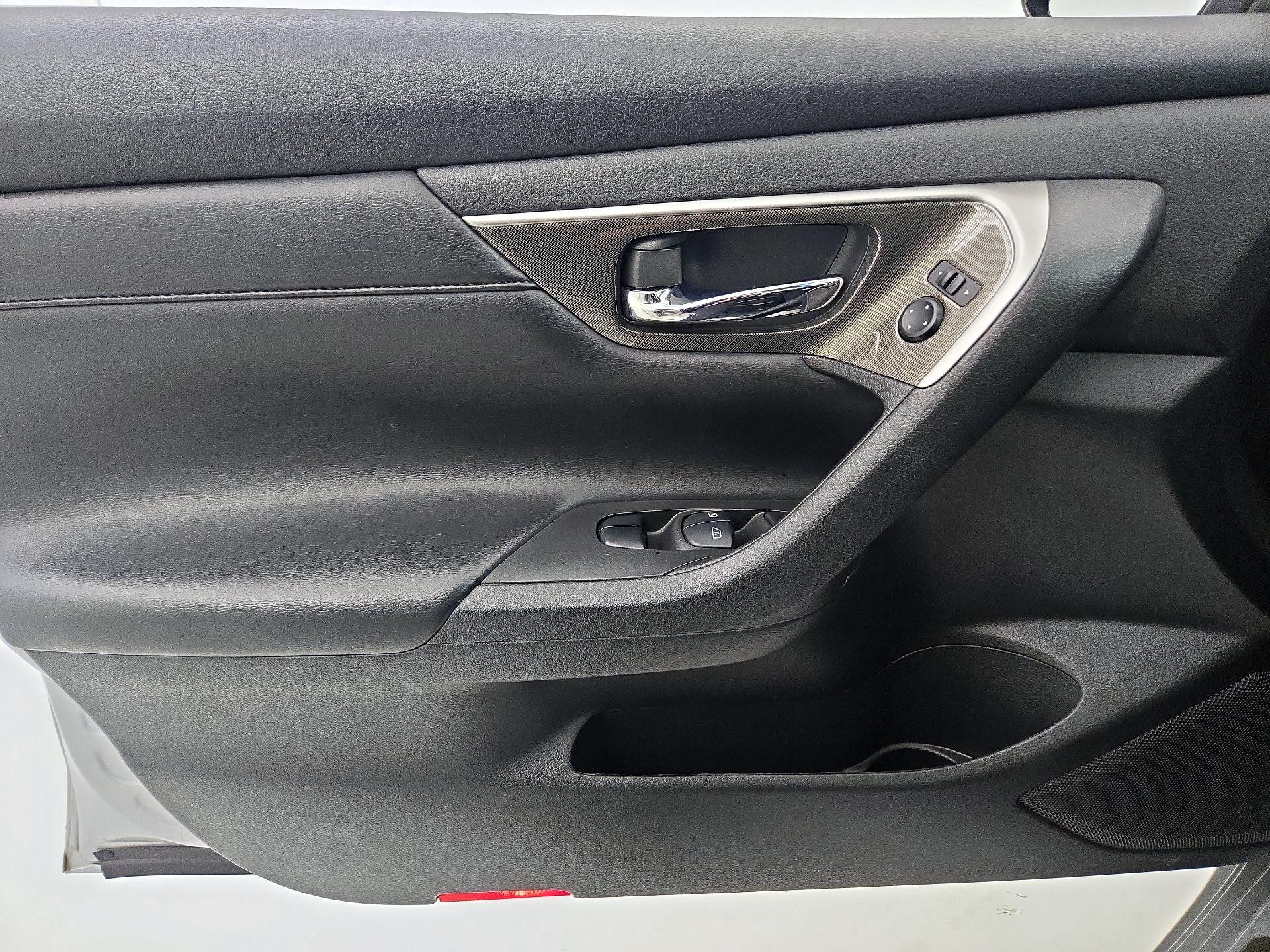 Thumbnail: 2015 Nissan Altima - 12