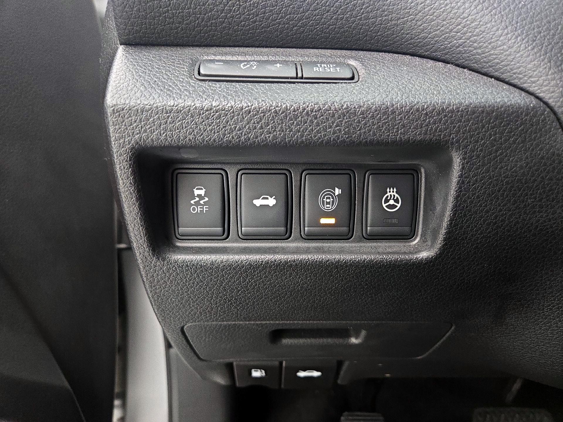 Thumbnail: 2015 Nissan Altima - 13