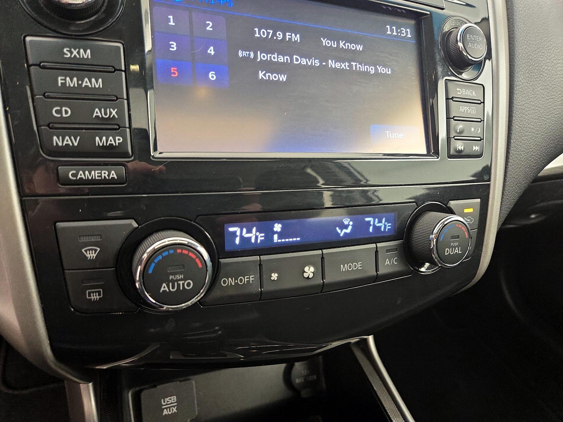 Thumbnail: 2015 Nissan Altima - 17