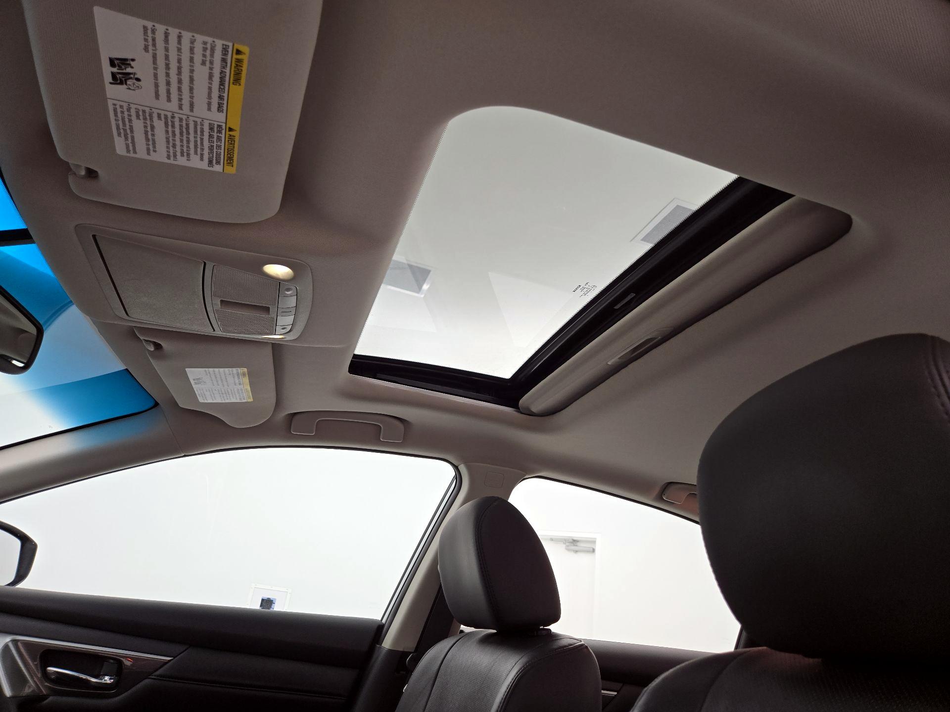 Thumbnail: 2015 Nissan Altima - 20