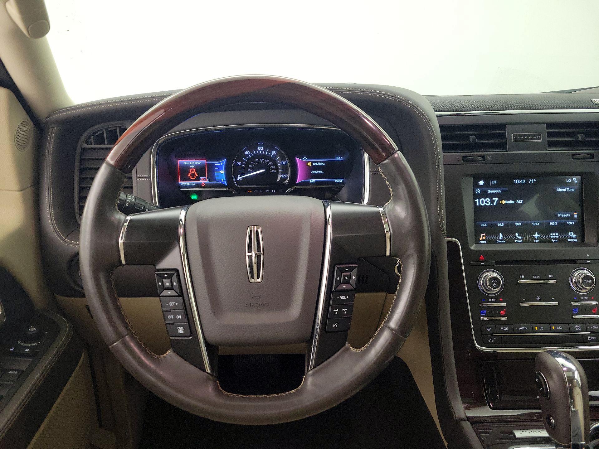 Thumbnail: 2017 Lincoln Navigator - 10