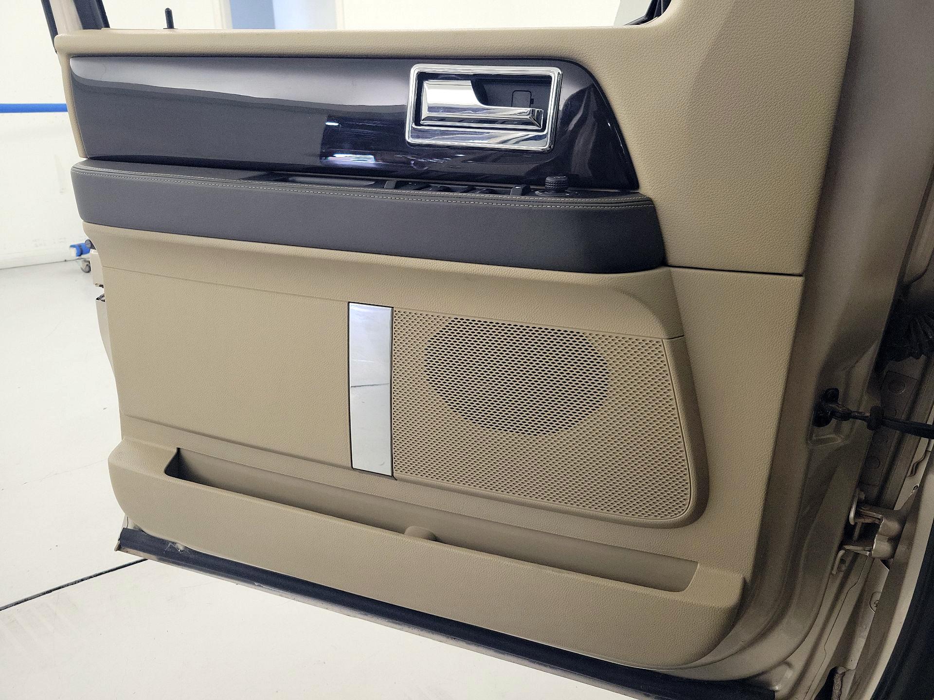 Thumbnail: 2017 Lincoln Navigator - 12