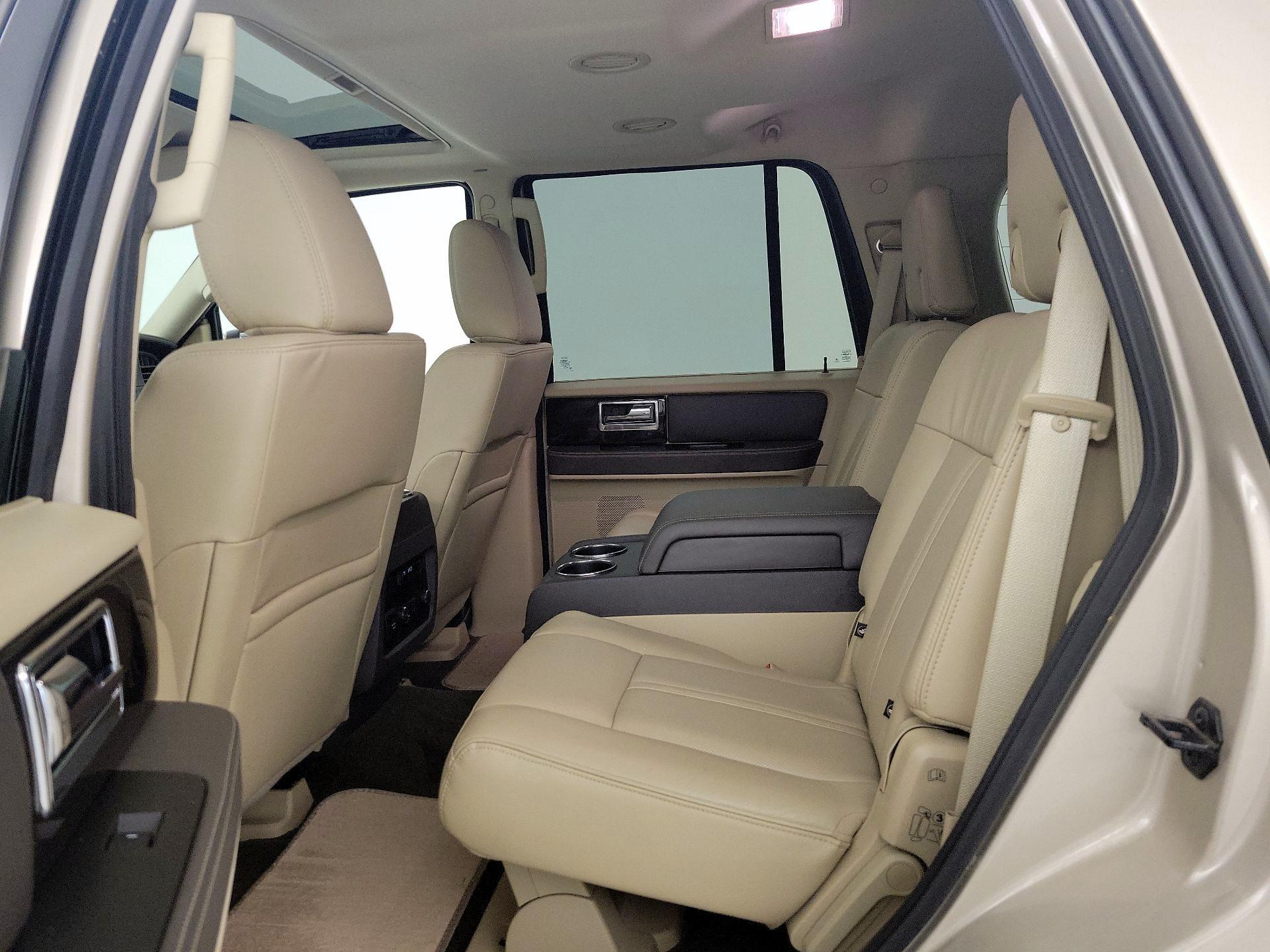 Thumbnail: 2017 Lincoln Navigator - 19