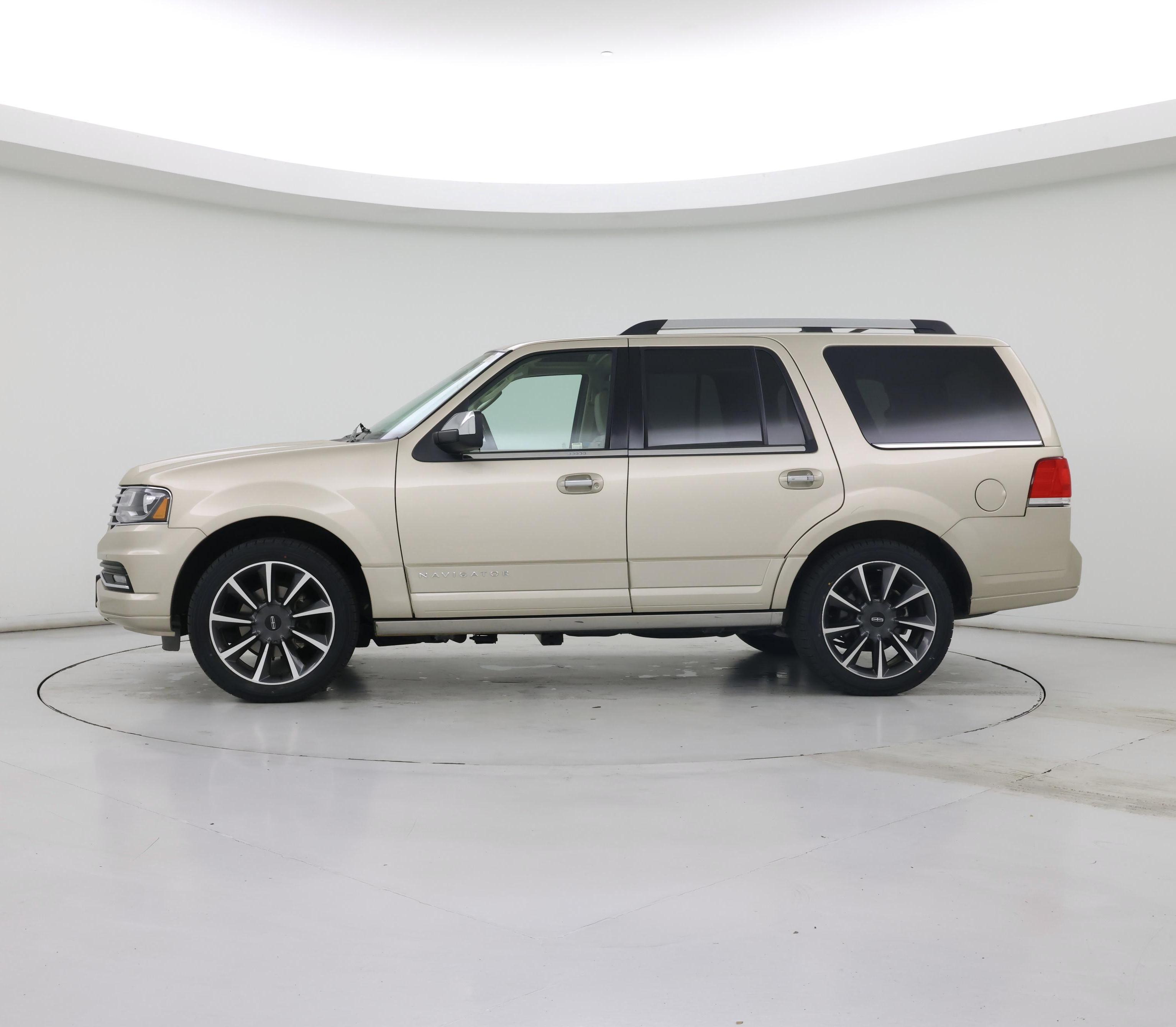 Thumbnail: 2017 Lincoln Navigator - 3