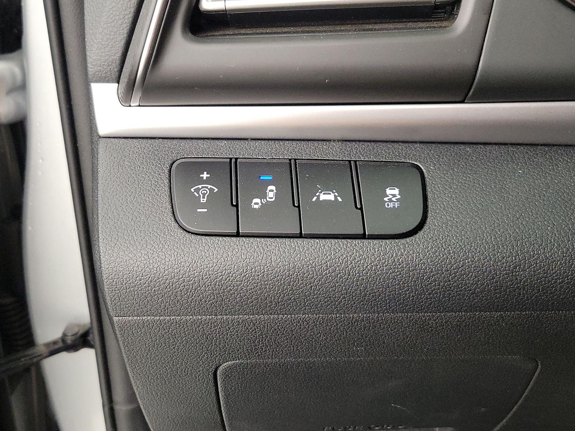 Thumbnail: 2019 Hyundai Elantra - 13