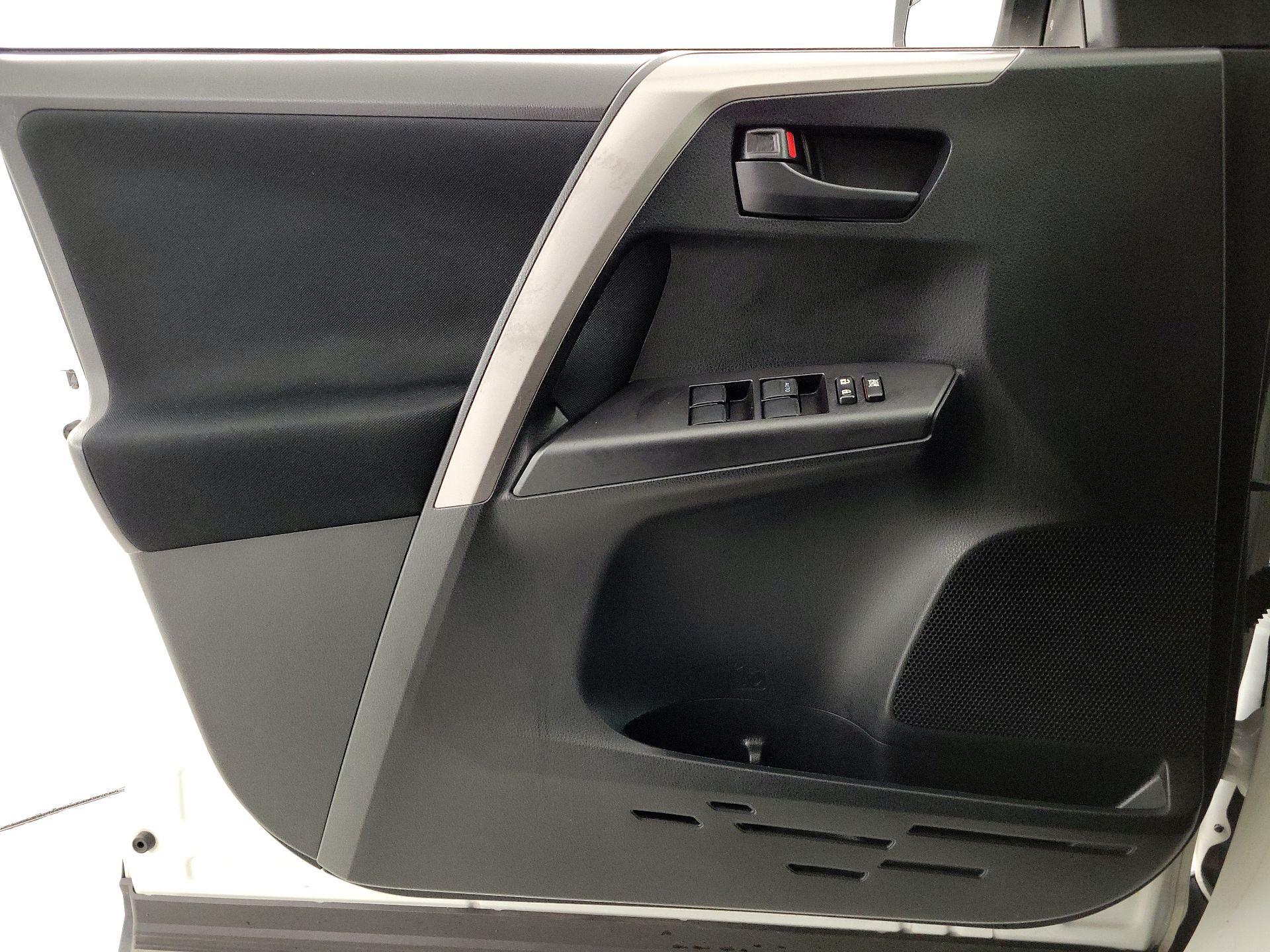 Thumbnail: 2017 Toyota RAV4 - 12