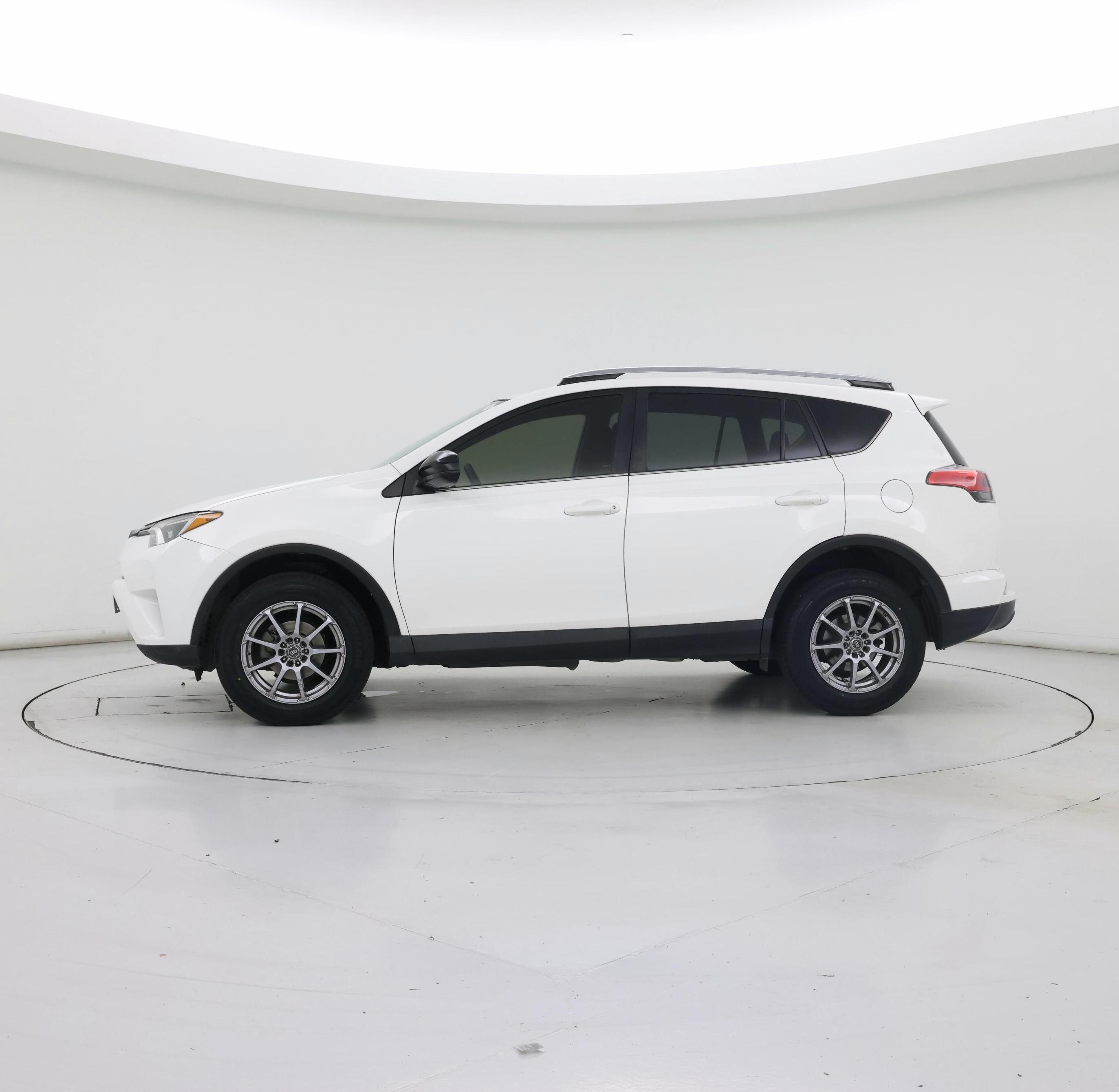 Thumbnail: 2017 Toyota RAV4 - 3