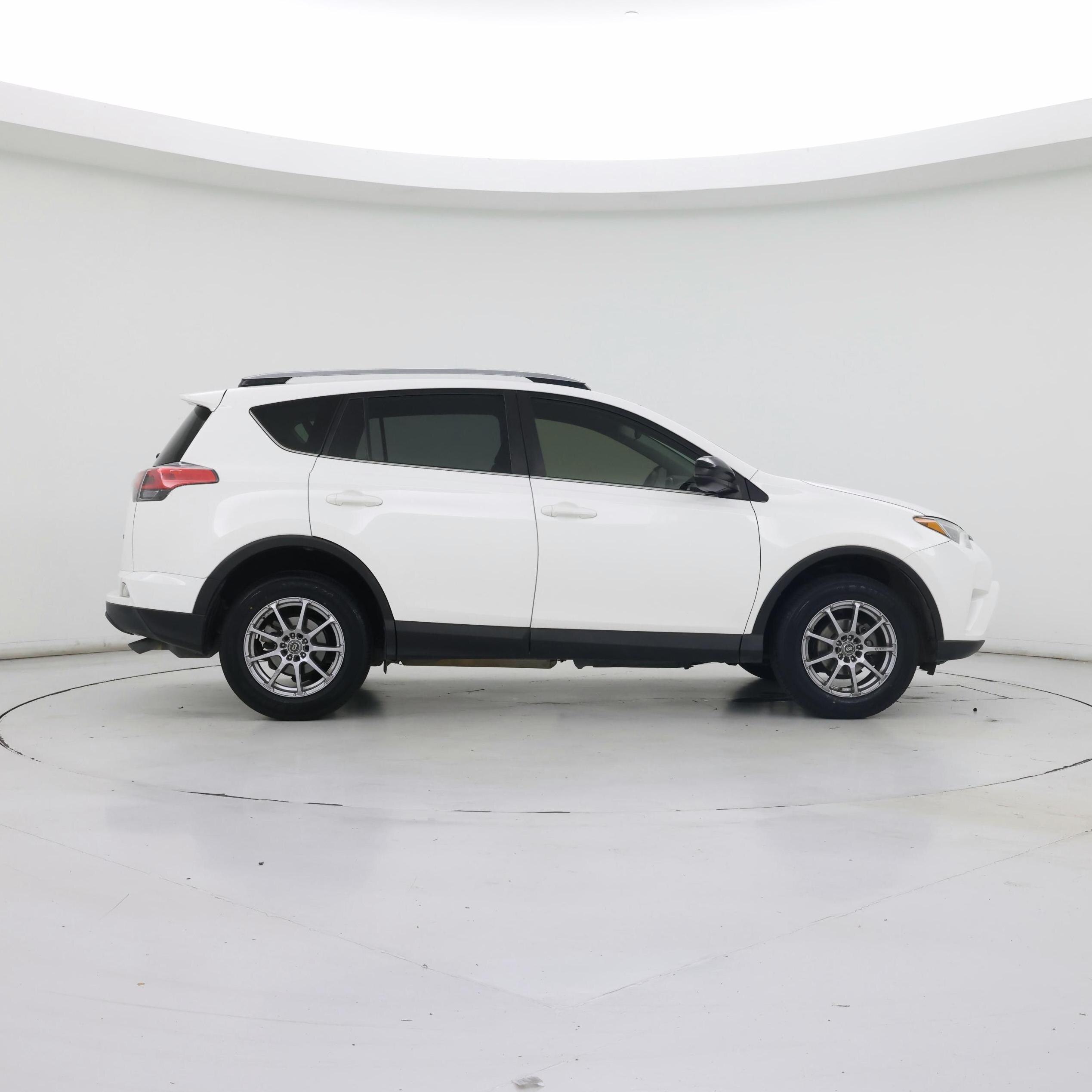 Thumbnail: 2017 Toyota RAV4 - 7