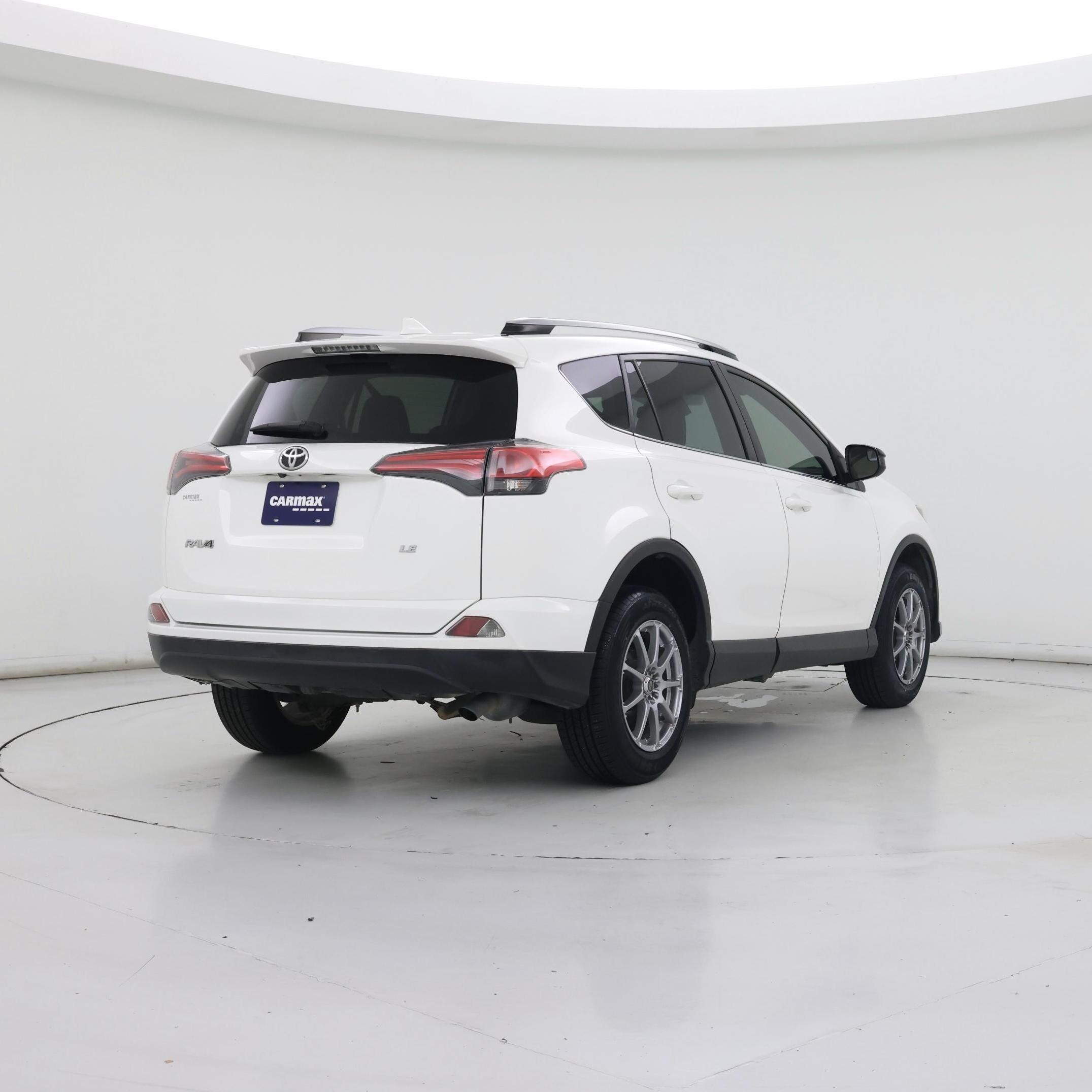 Thumbnail: 2017 Toyota RAV4 - 8