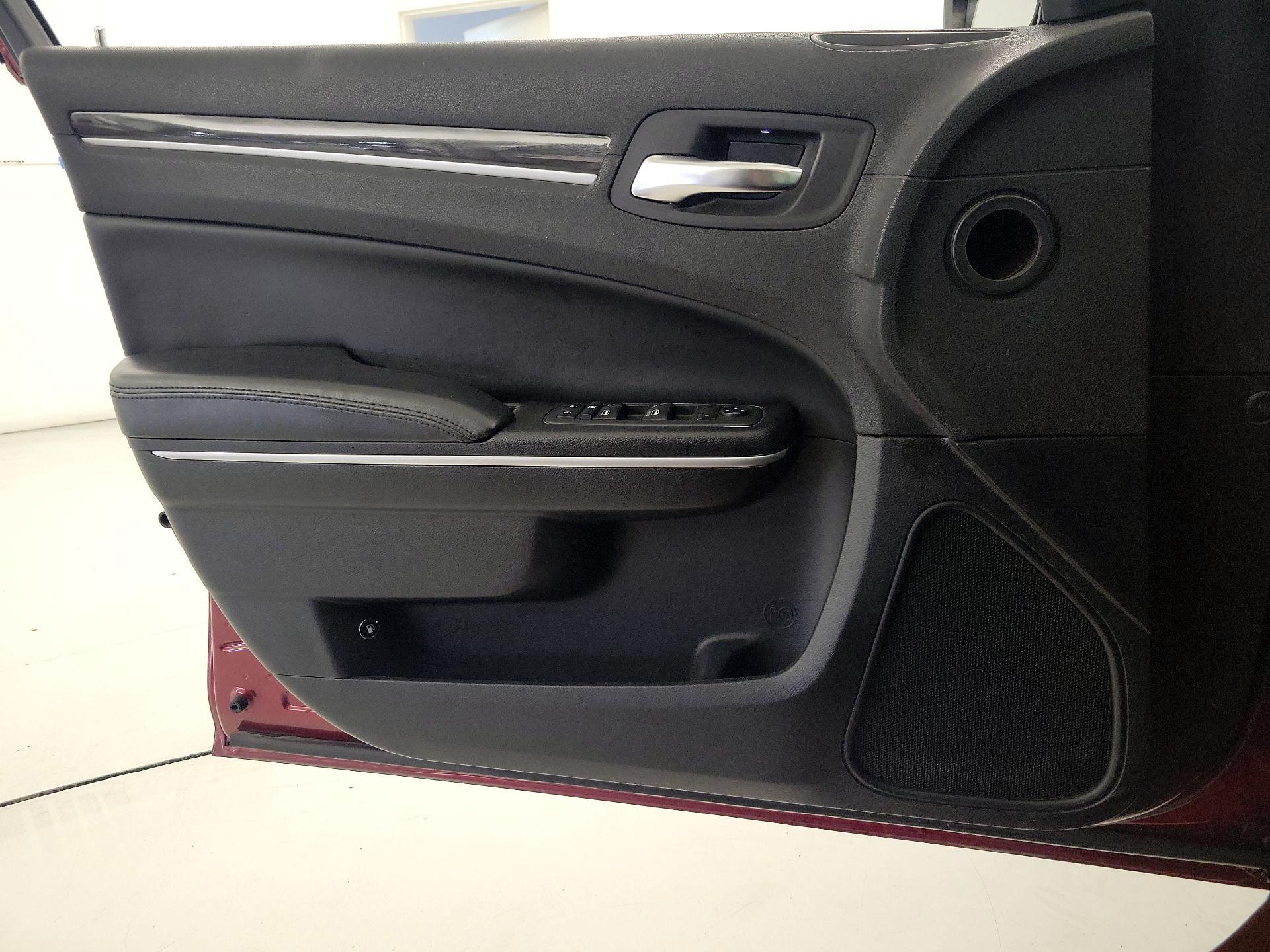 Thumbnail: 2020 Chrysler 300 - 12