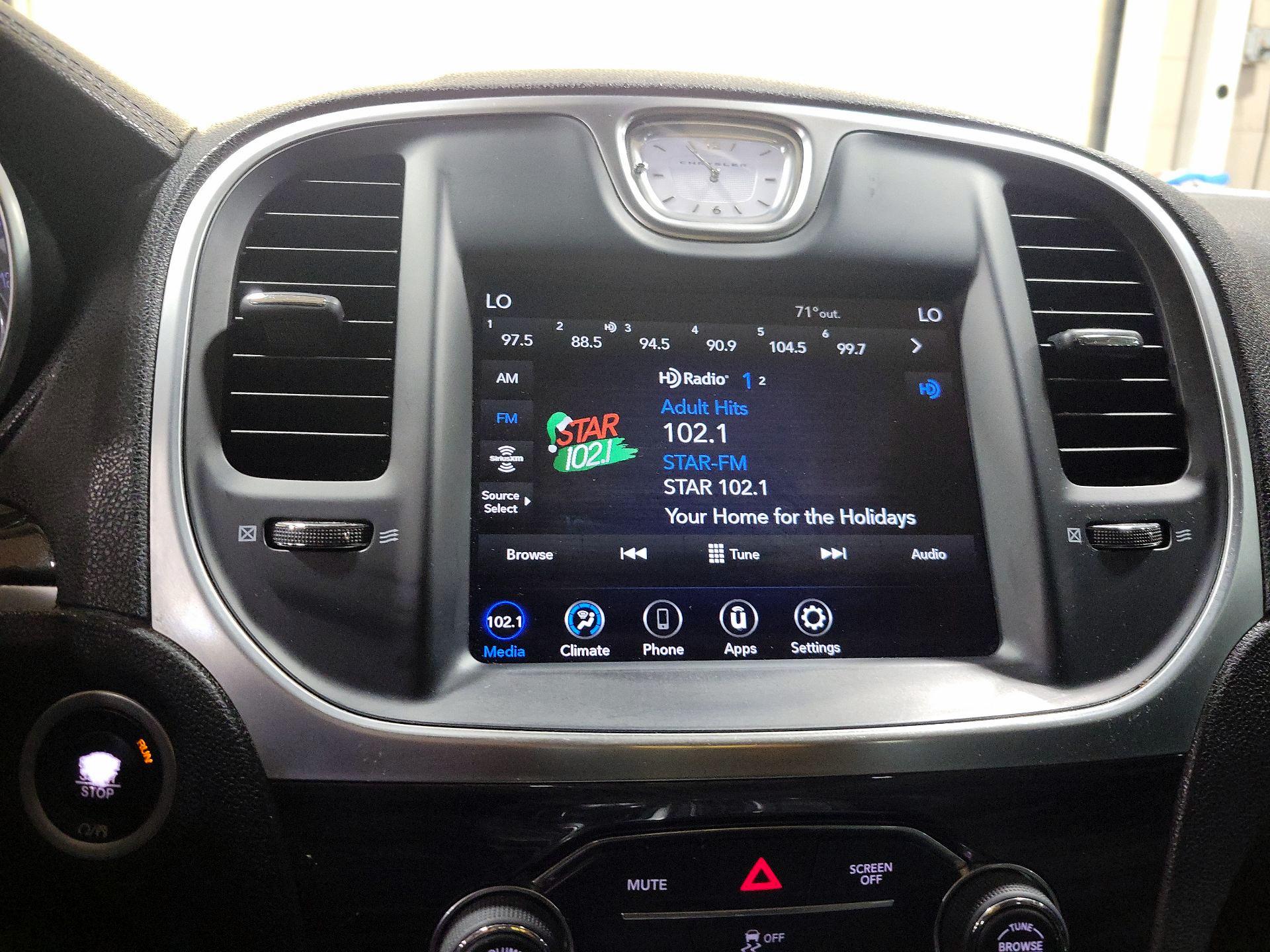 Thumbnail: 2020 Chrysler 300 - 15