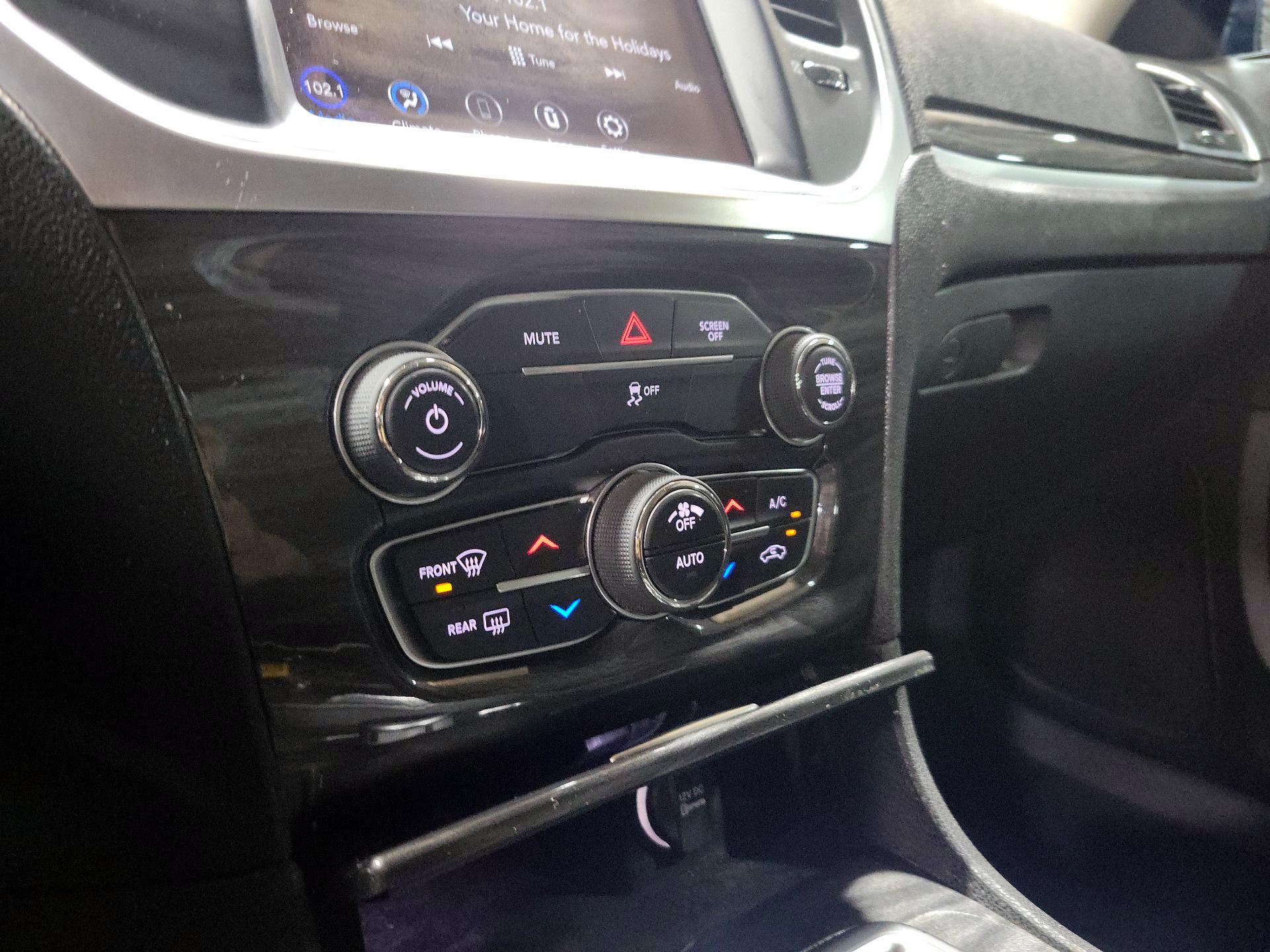 Thumbnail: 2020 Chrysler 300 - 16