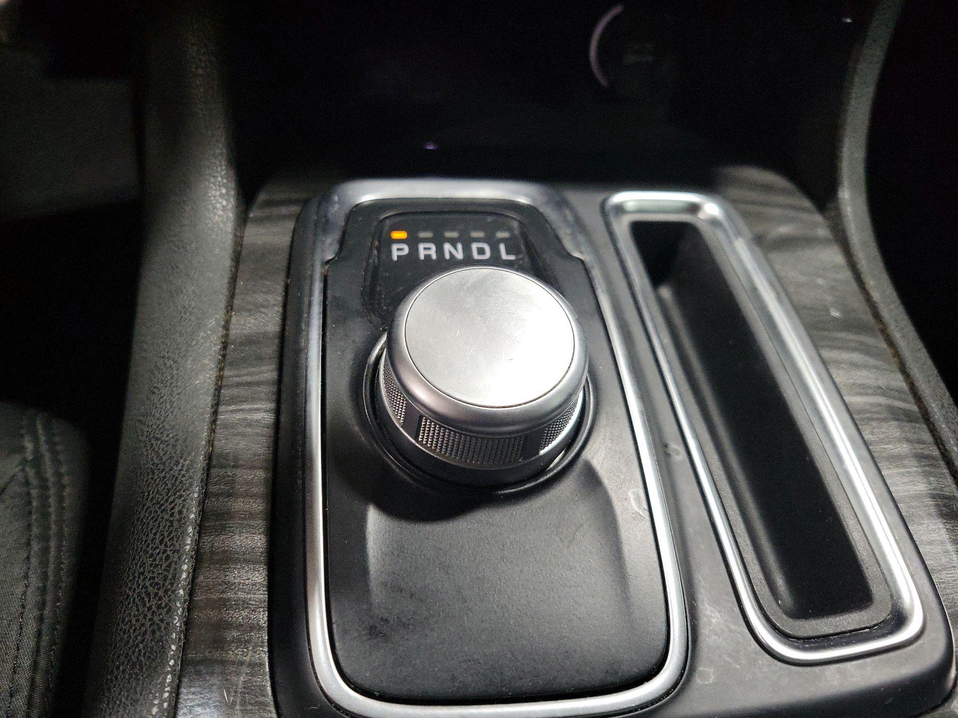 Thumbnail: 2020 Chrysler 300 - 17