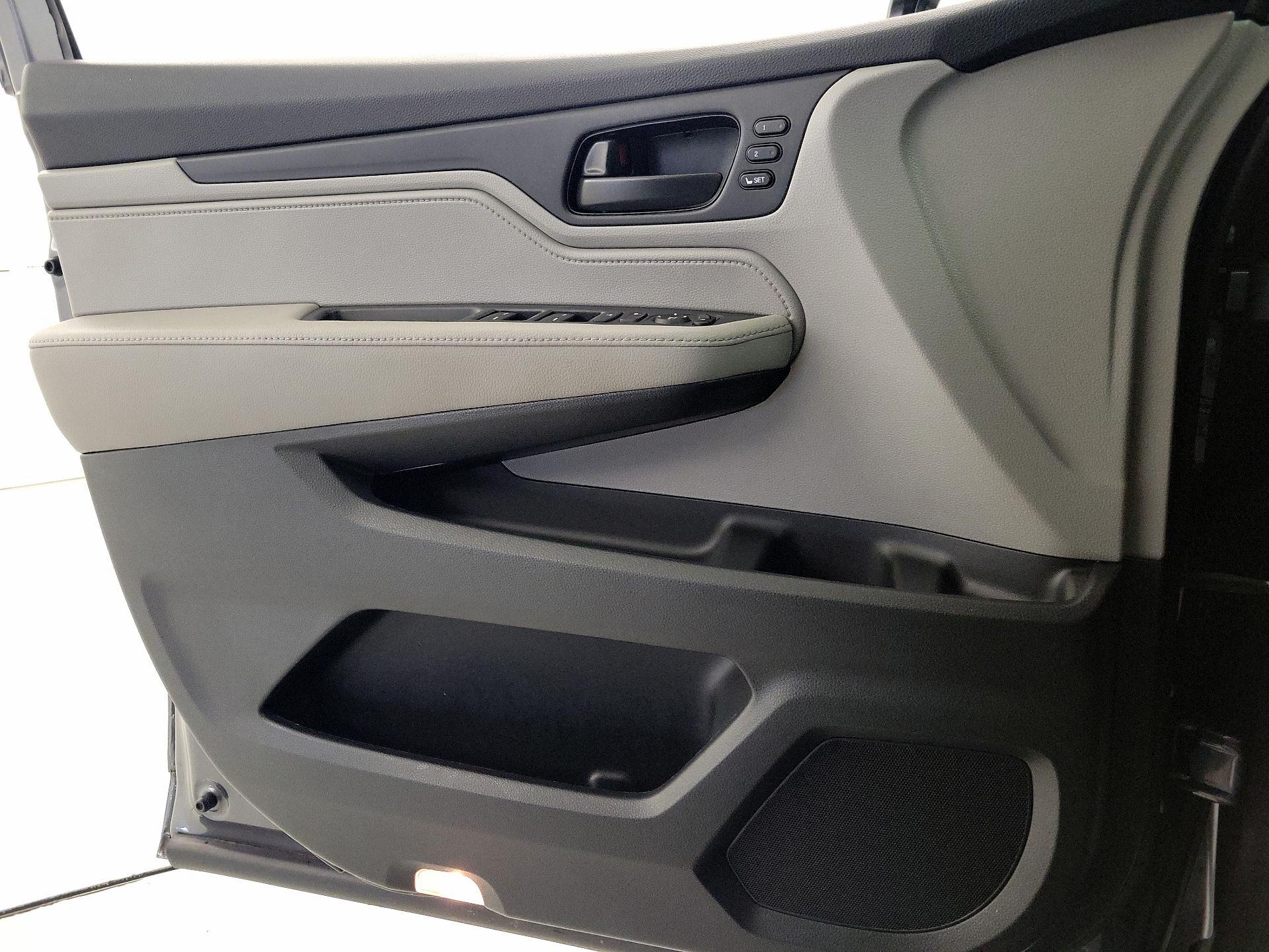 Thumbnail: 2018 Honda Odyssey - 12