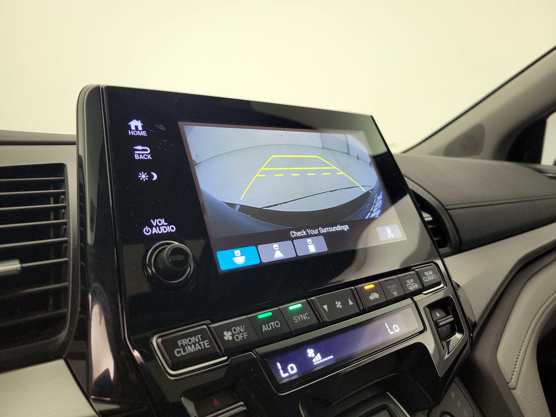 Thumbnail: 2018 Honda Odyssey - 14