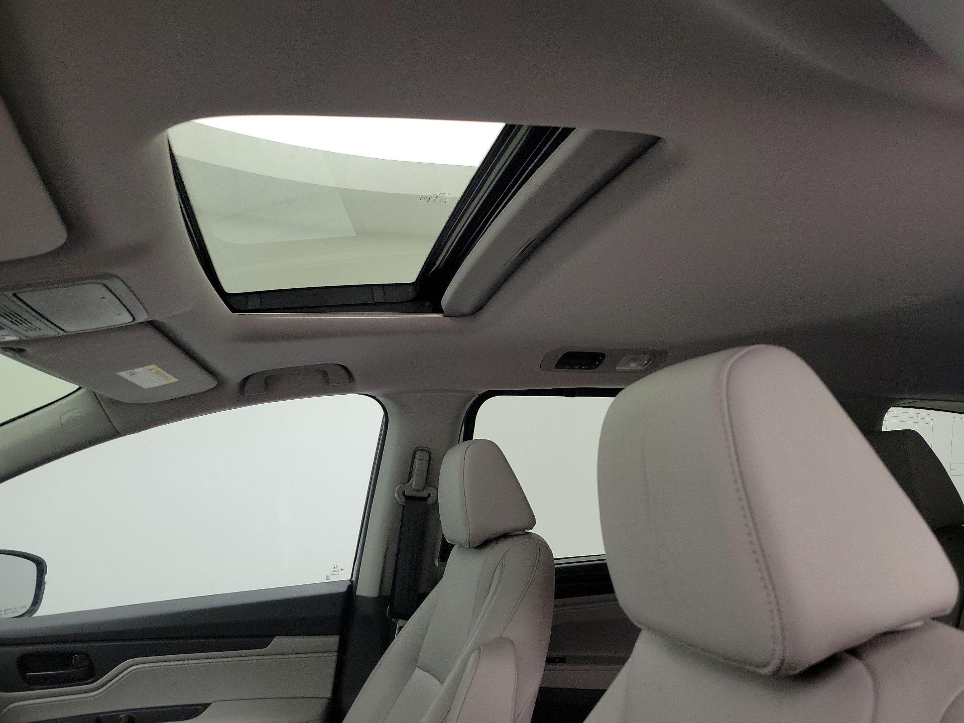 Thumbnail: 2018 Honda Odyssey - 18