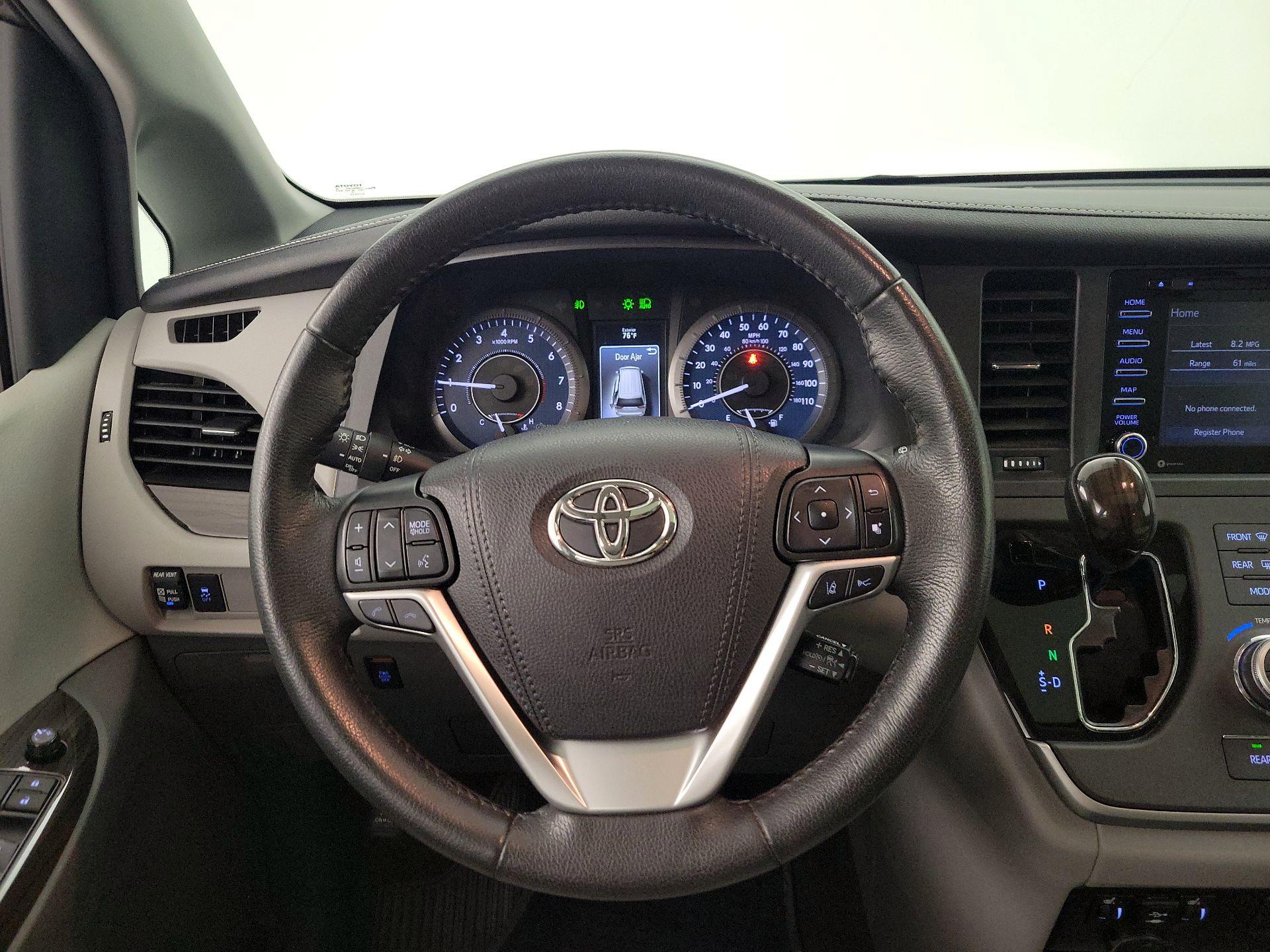 Thumbnail: 2020 Toyota Sienna - 10