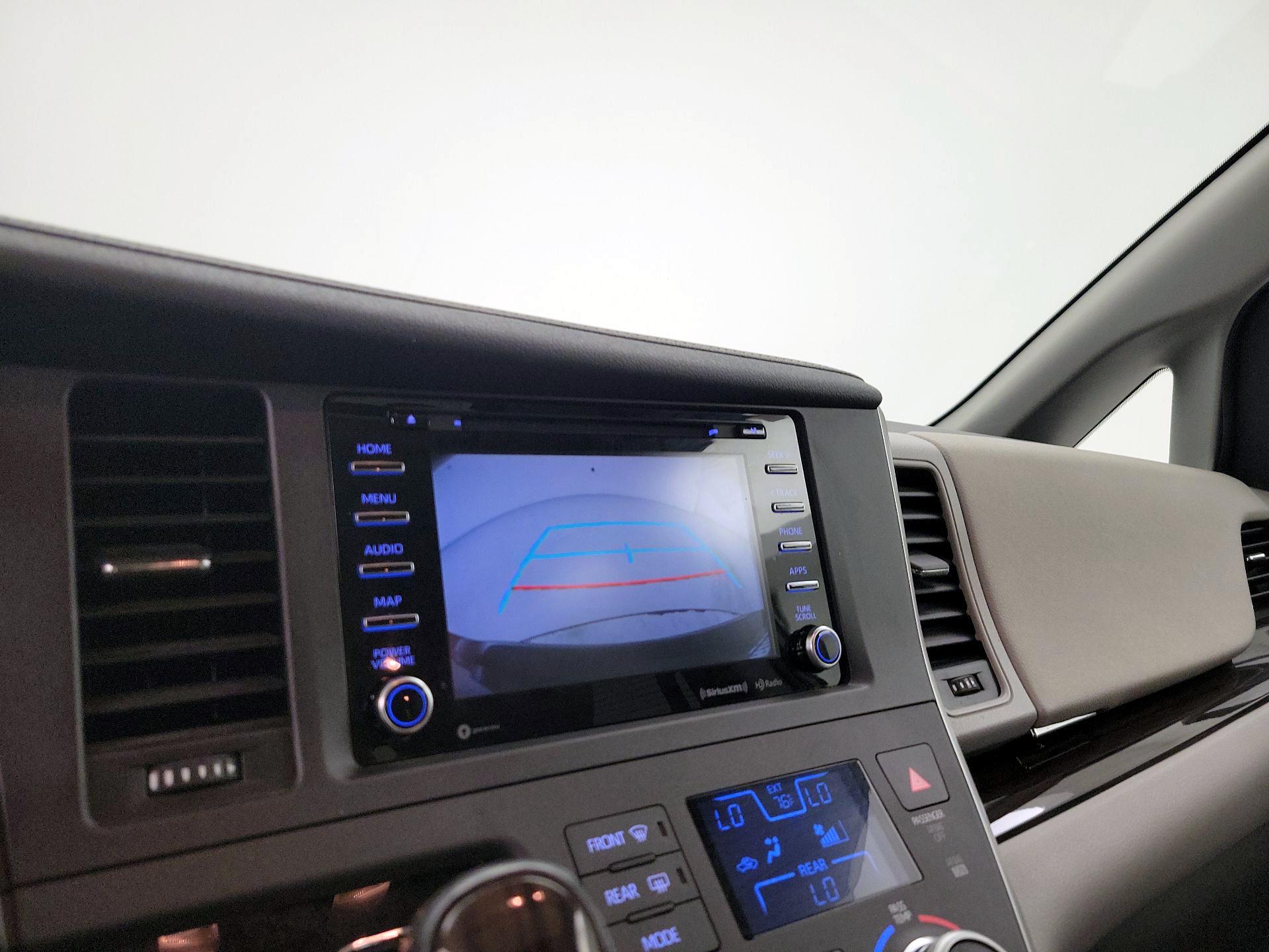 Thumbnail: 2020 Toyota Sienna - 14