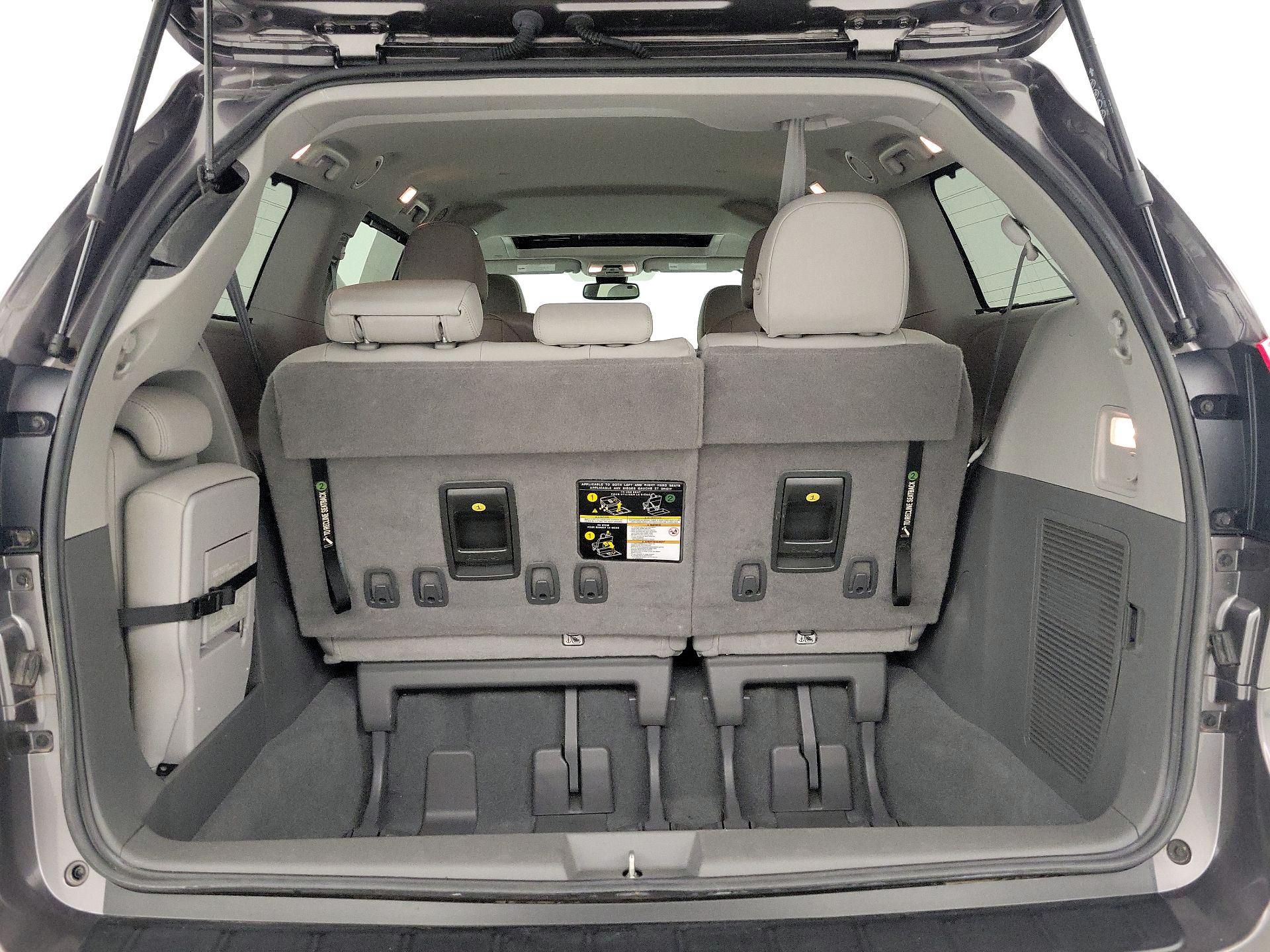 Thumbnail: 2020 Toyota Sienna - 20