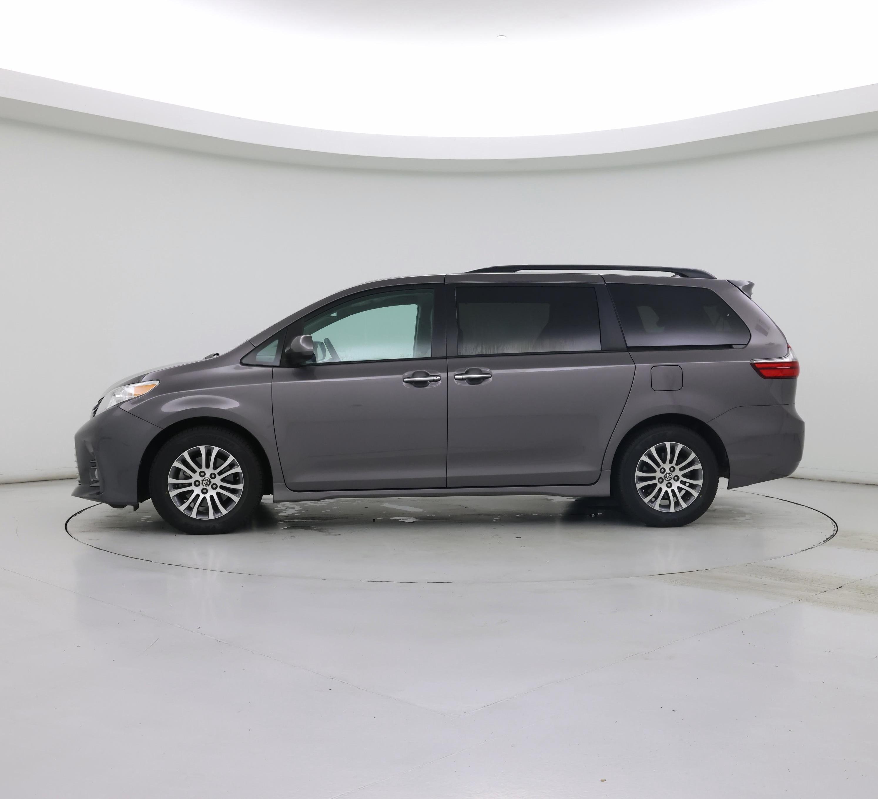 Thumbnail: 2020 Toyota Sienna - 3
