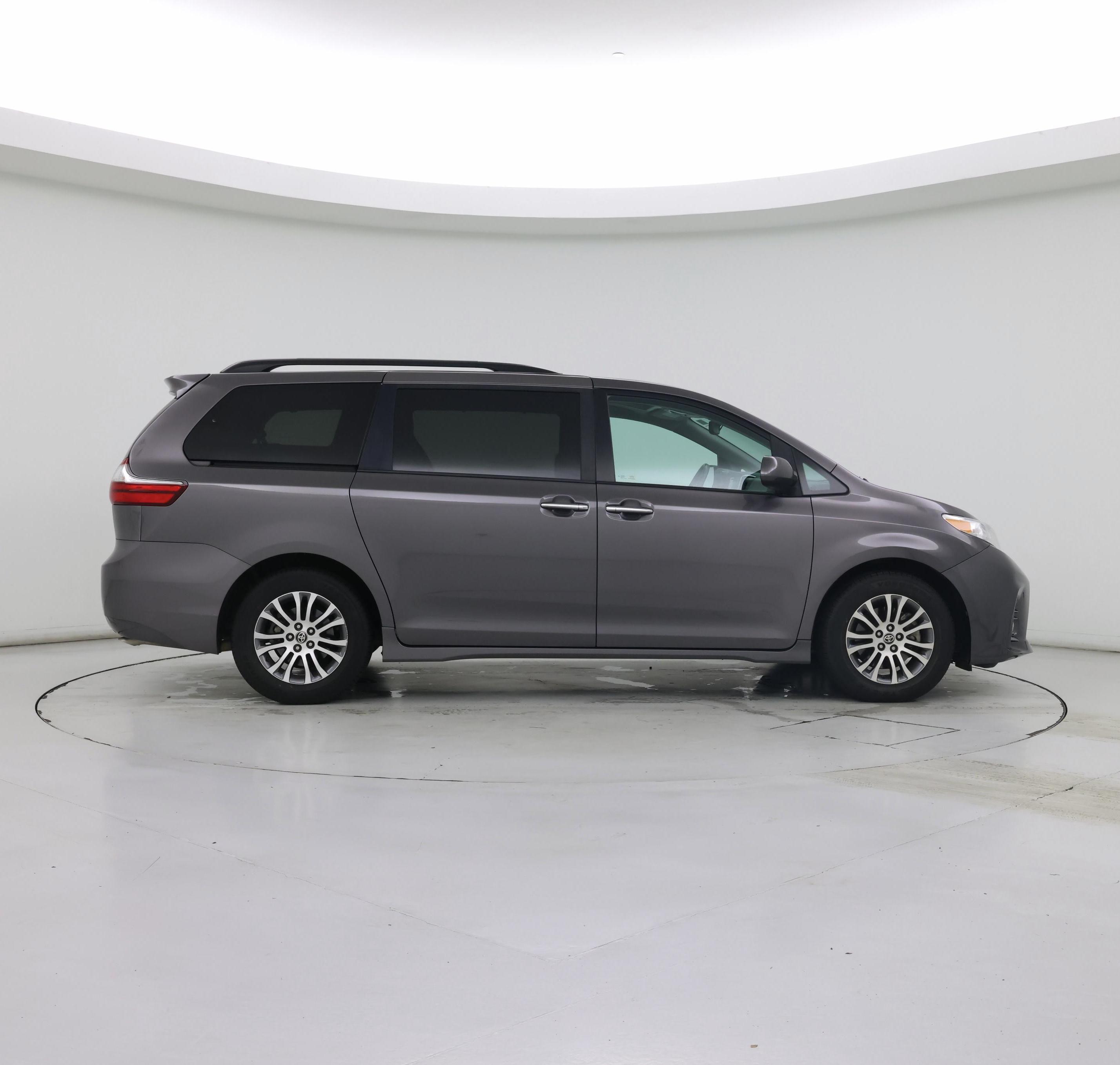 Thumbnail: 2020 Toyota Sienna - 7