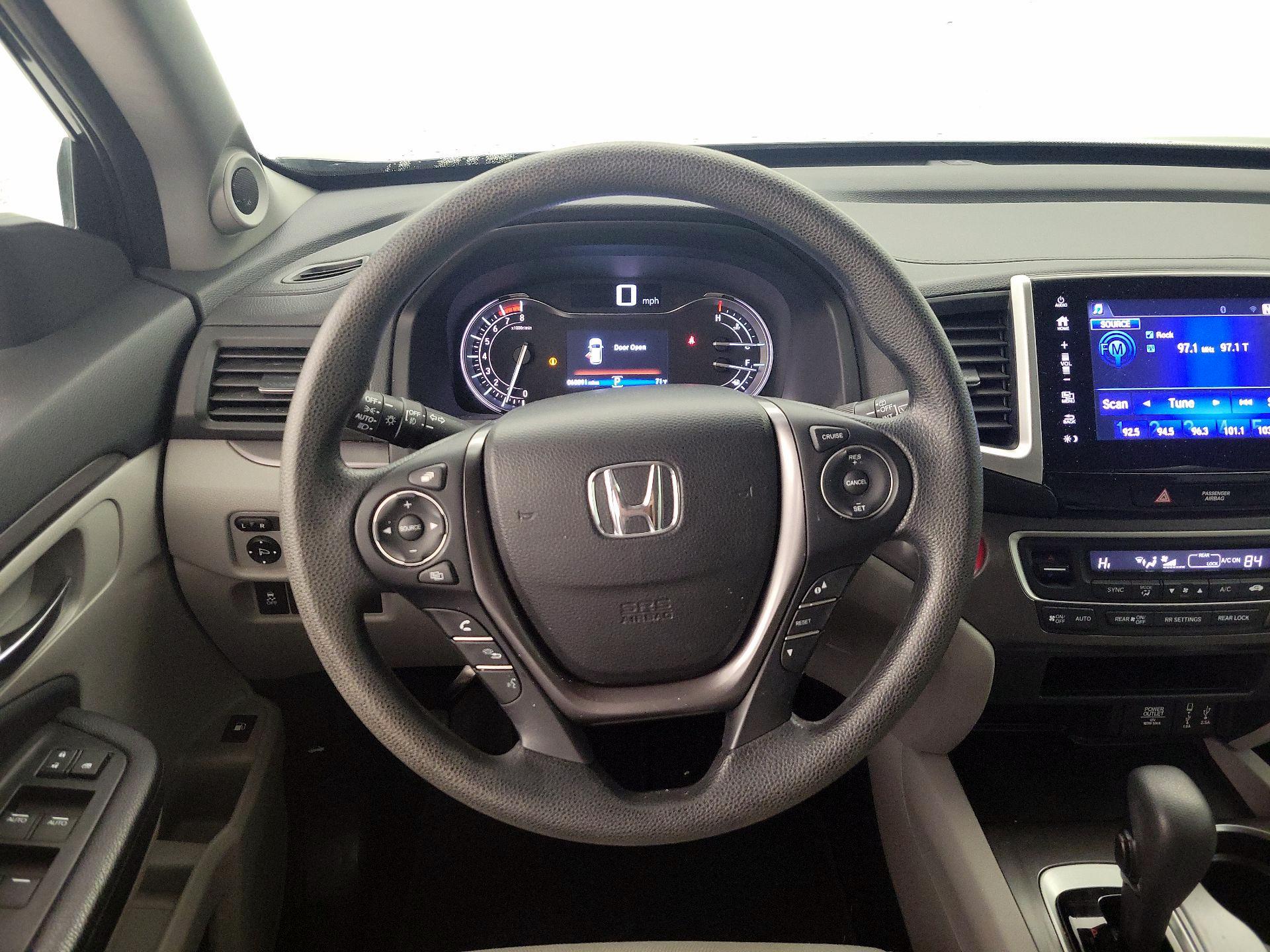 Thumbnail: 2017 Honda Pilot - 10