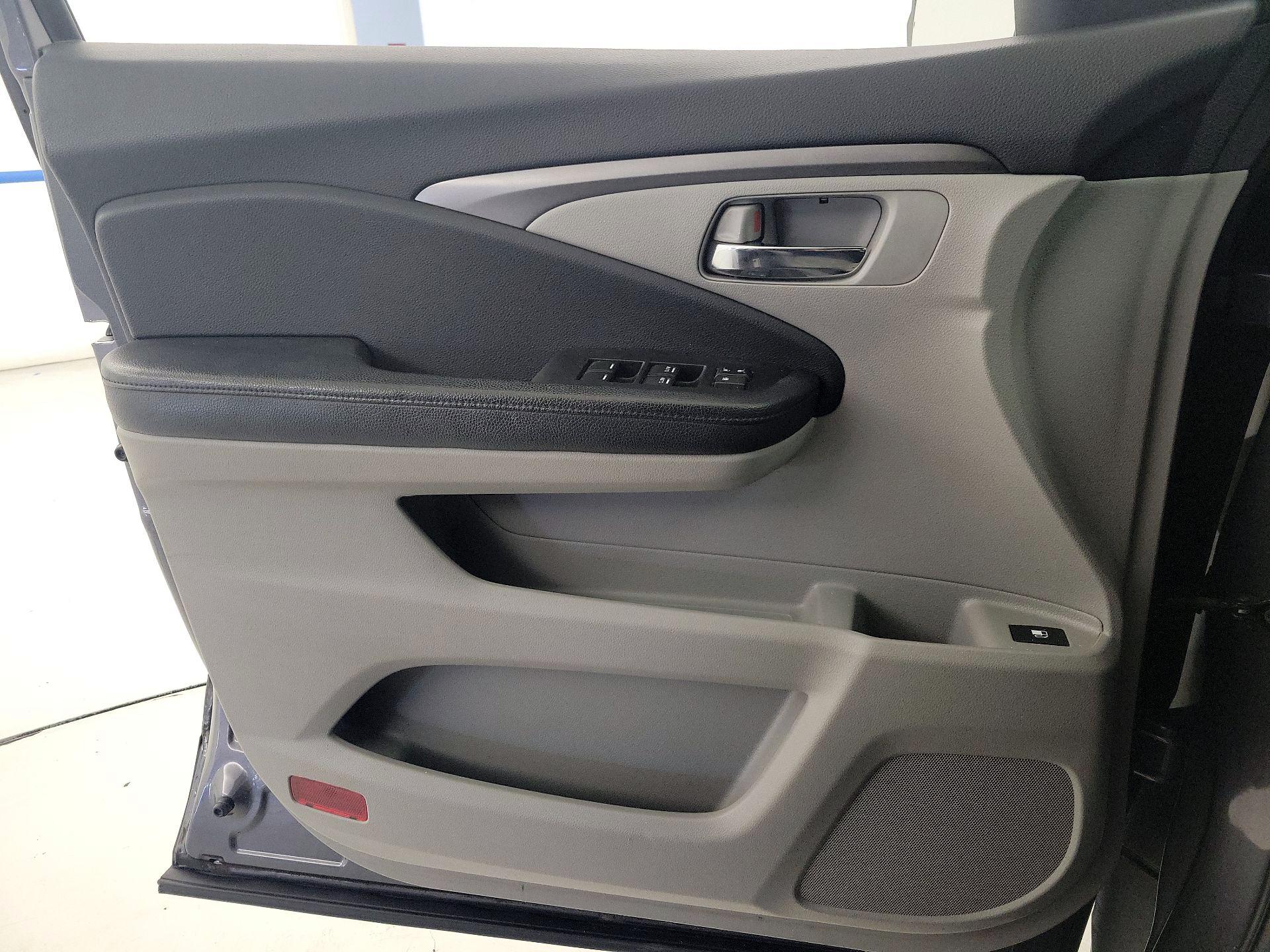 Thumbnail: 2017 Honda Pilot - 12