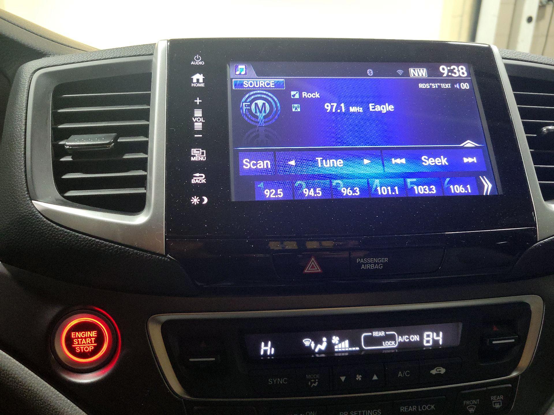 Thumbnail: 2017 Honda Pilot - 15