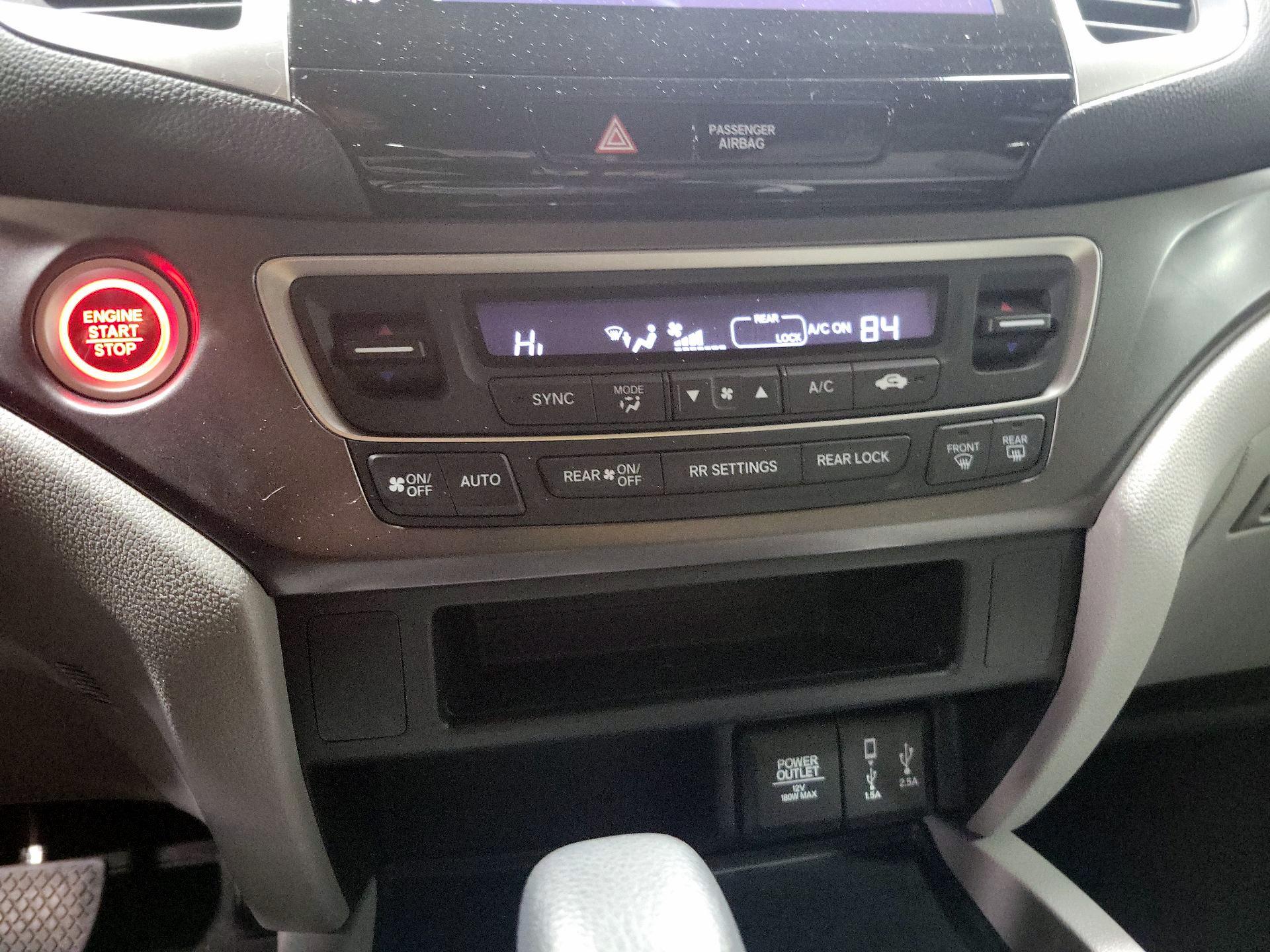 Thumbnail: 2017 Honda Pilot - 16