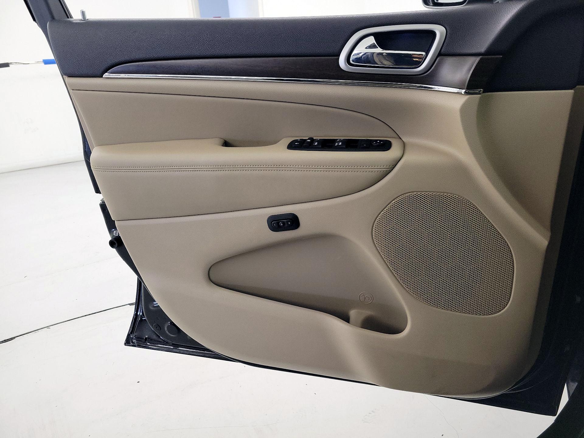 Thumbnail: 2018 Jeep Grand Cherokee - 12